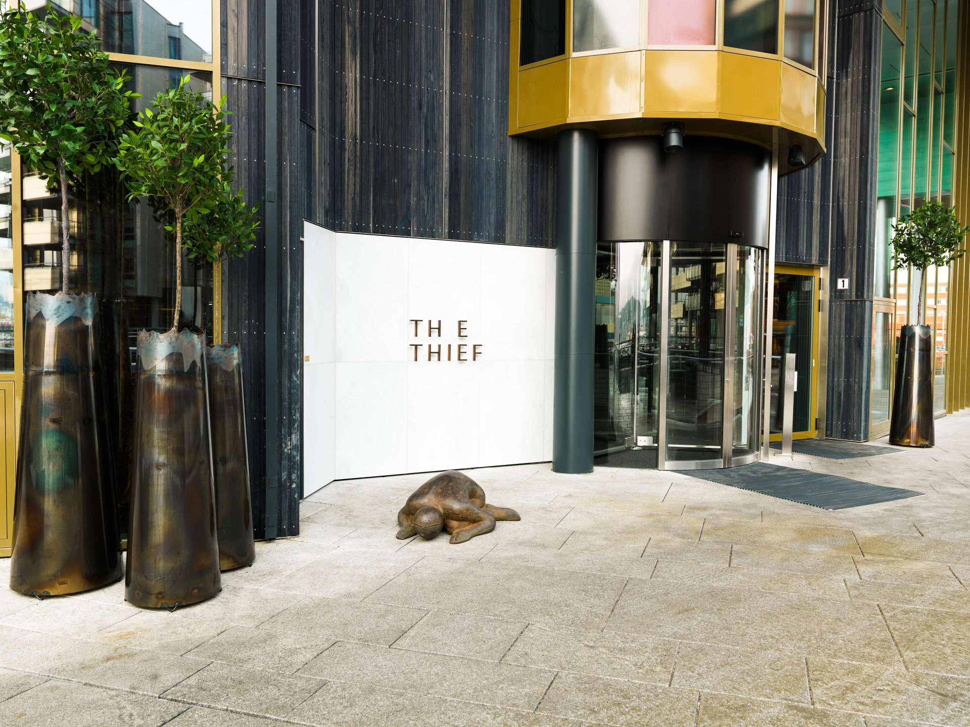 Vista Lobby THE THIEF