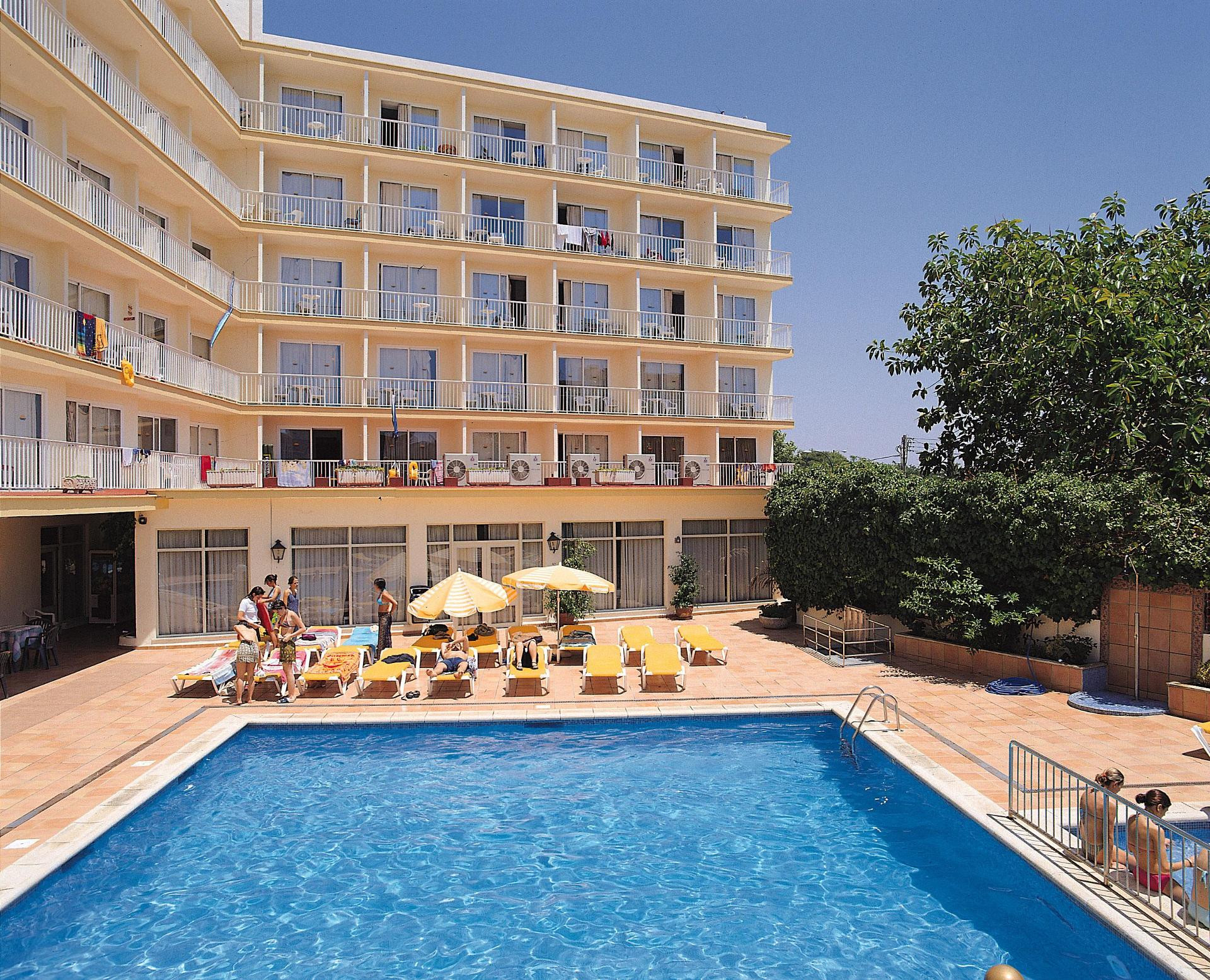 Vista Exterior Hotel Linda