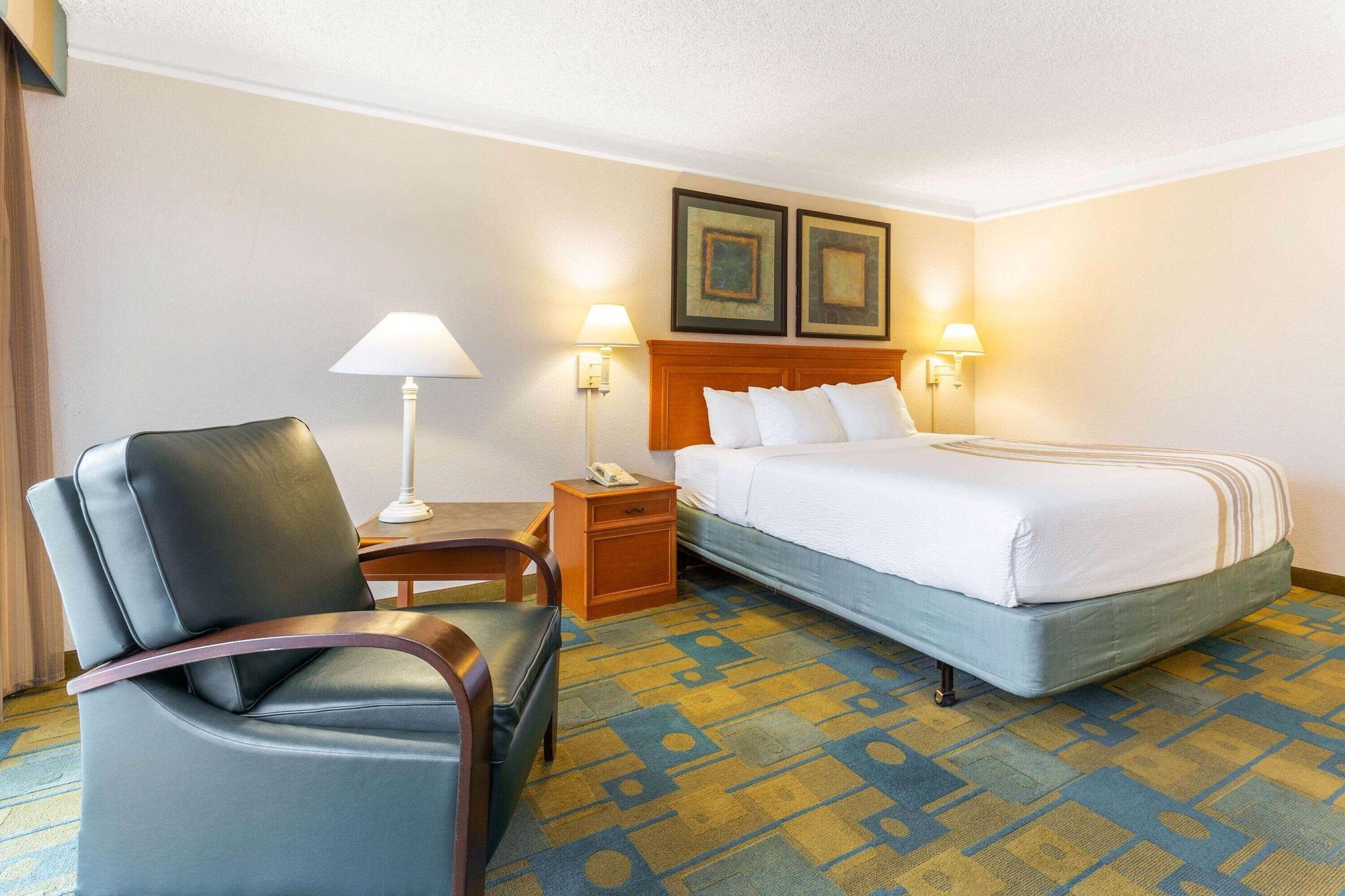 Habitación La Quinta Inn & Suites by Wyndham Redding