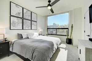 Alquiler Vacacional - Modern Ballpark 2-bedroom townhome with private roof deck and attached garage