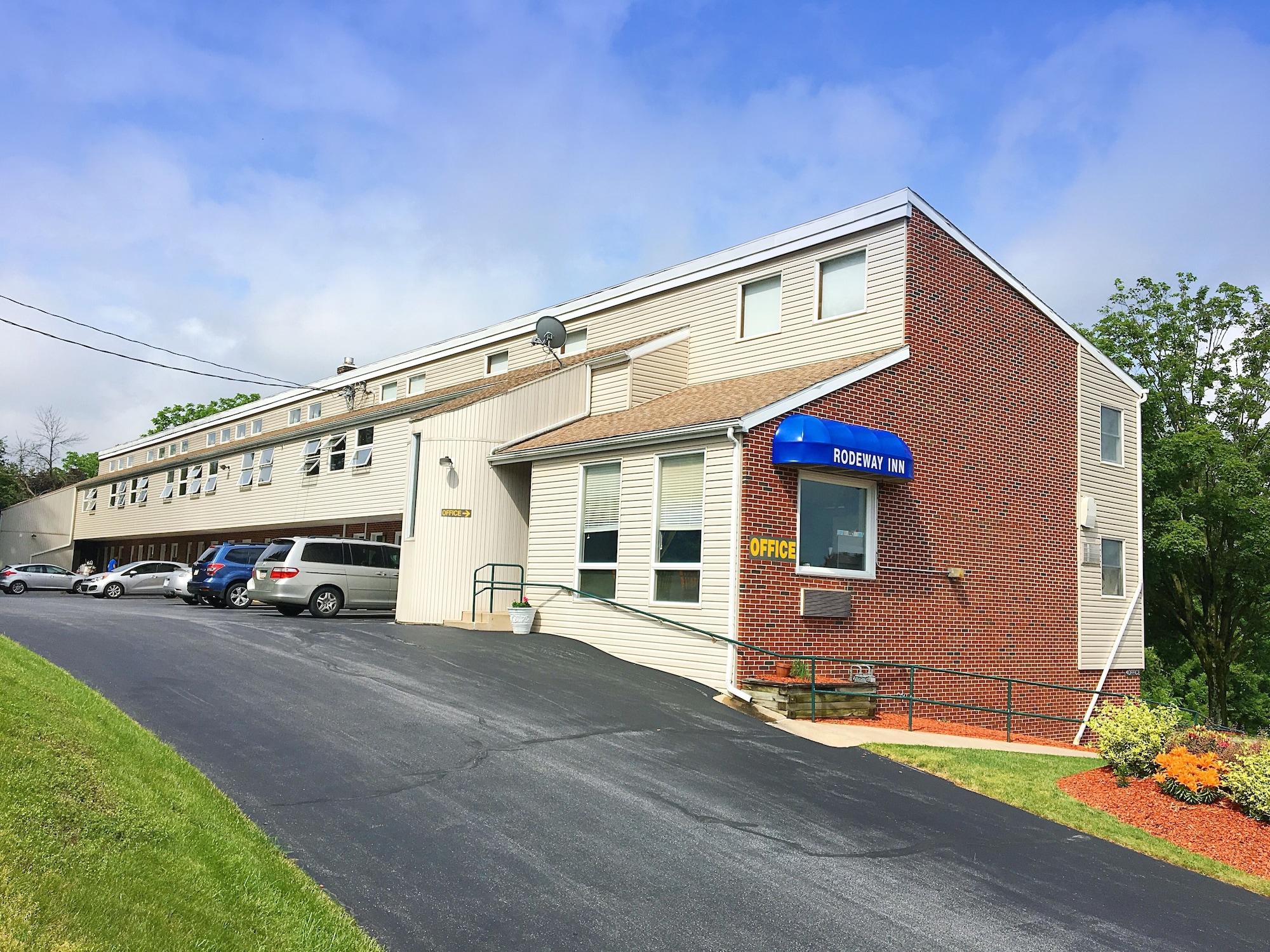 Vista Exterior Rodeway Inn State College - near University