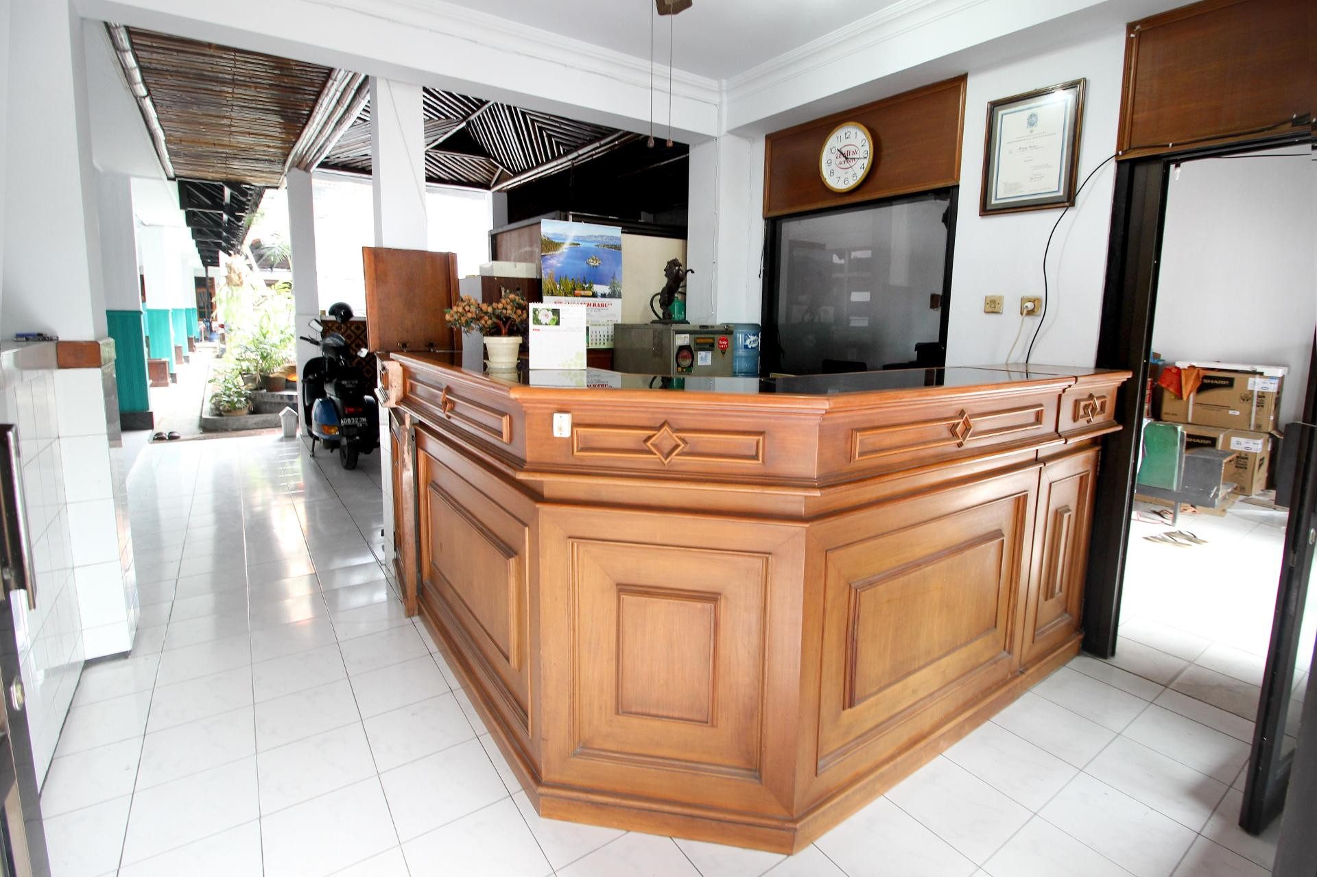Vista Lobby RedDoorz Plus near Alun Alun Selatan