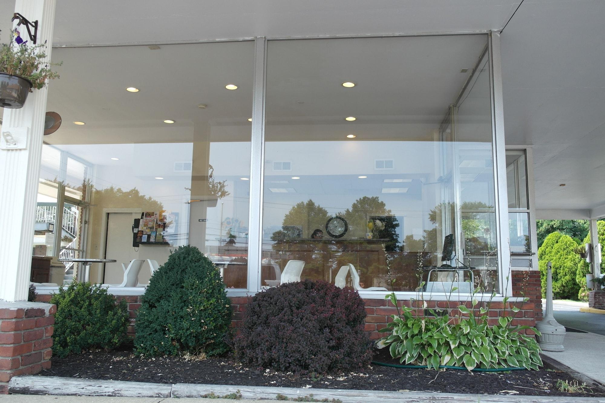Vista Exterior Crystal Inn Eatontown