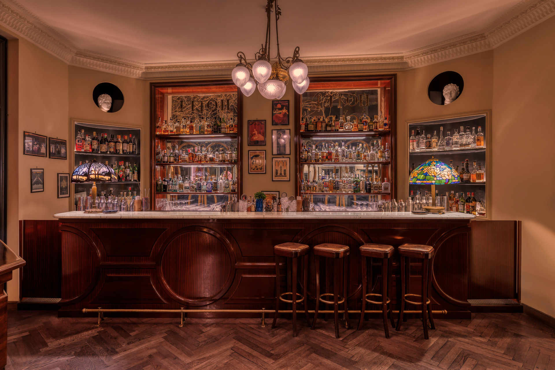 Bar/Salón Hotel Locarno