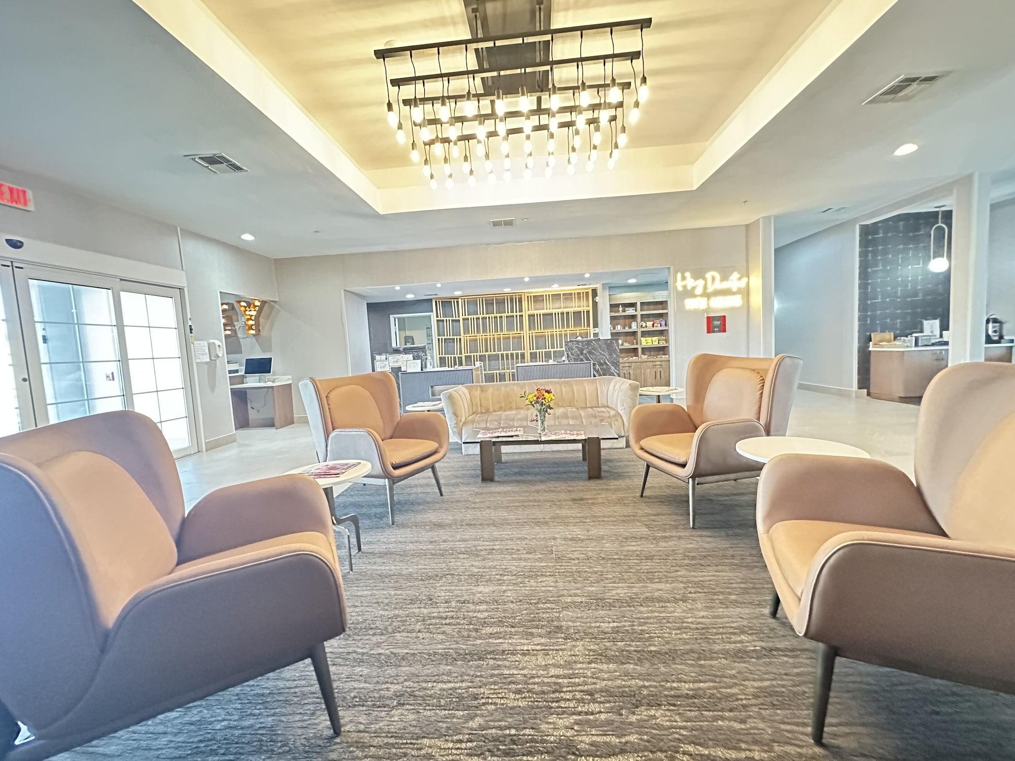 Vista Lobby La Quinta Inn & Suites by Wyndham Decatur