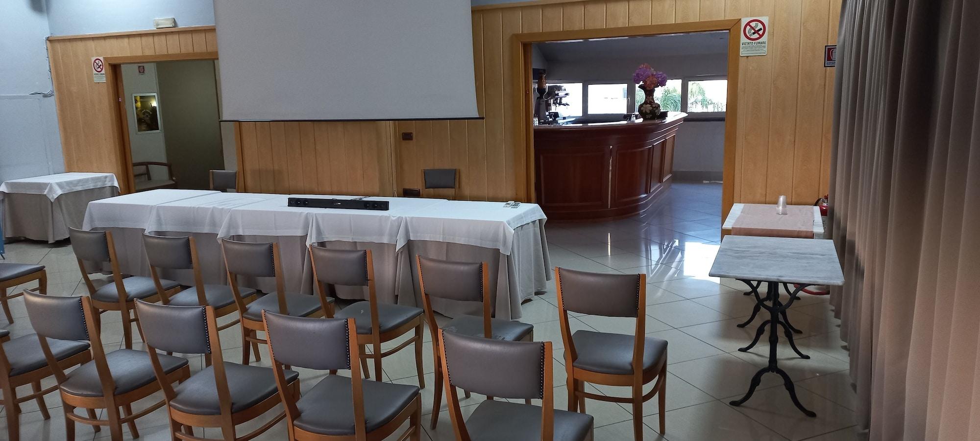 Sala de Reuniones Hotel Leonessa