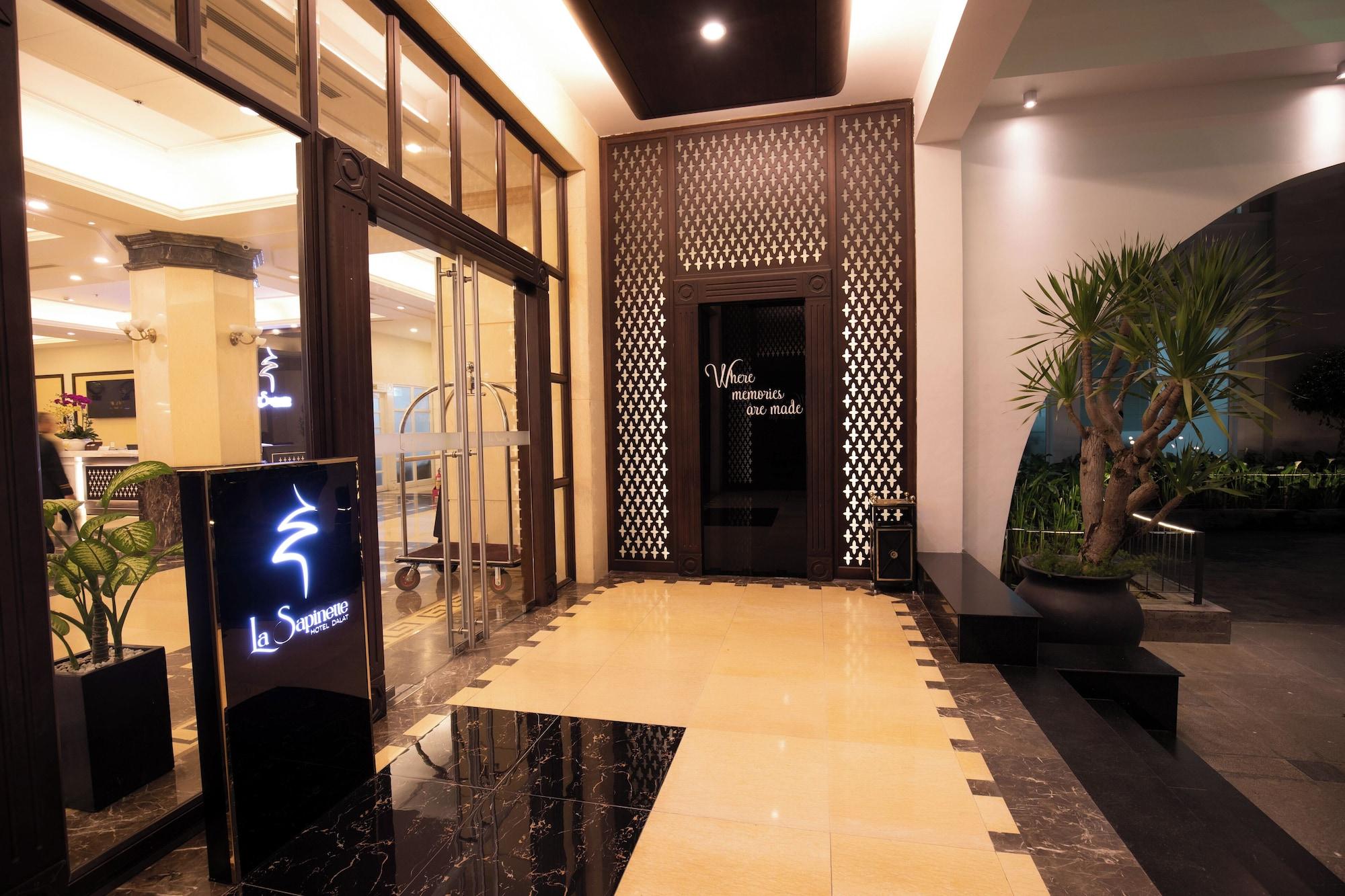 Vista Exterior La Sapinette Hotel Dalat