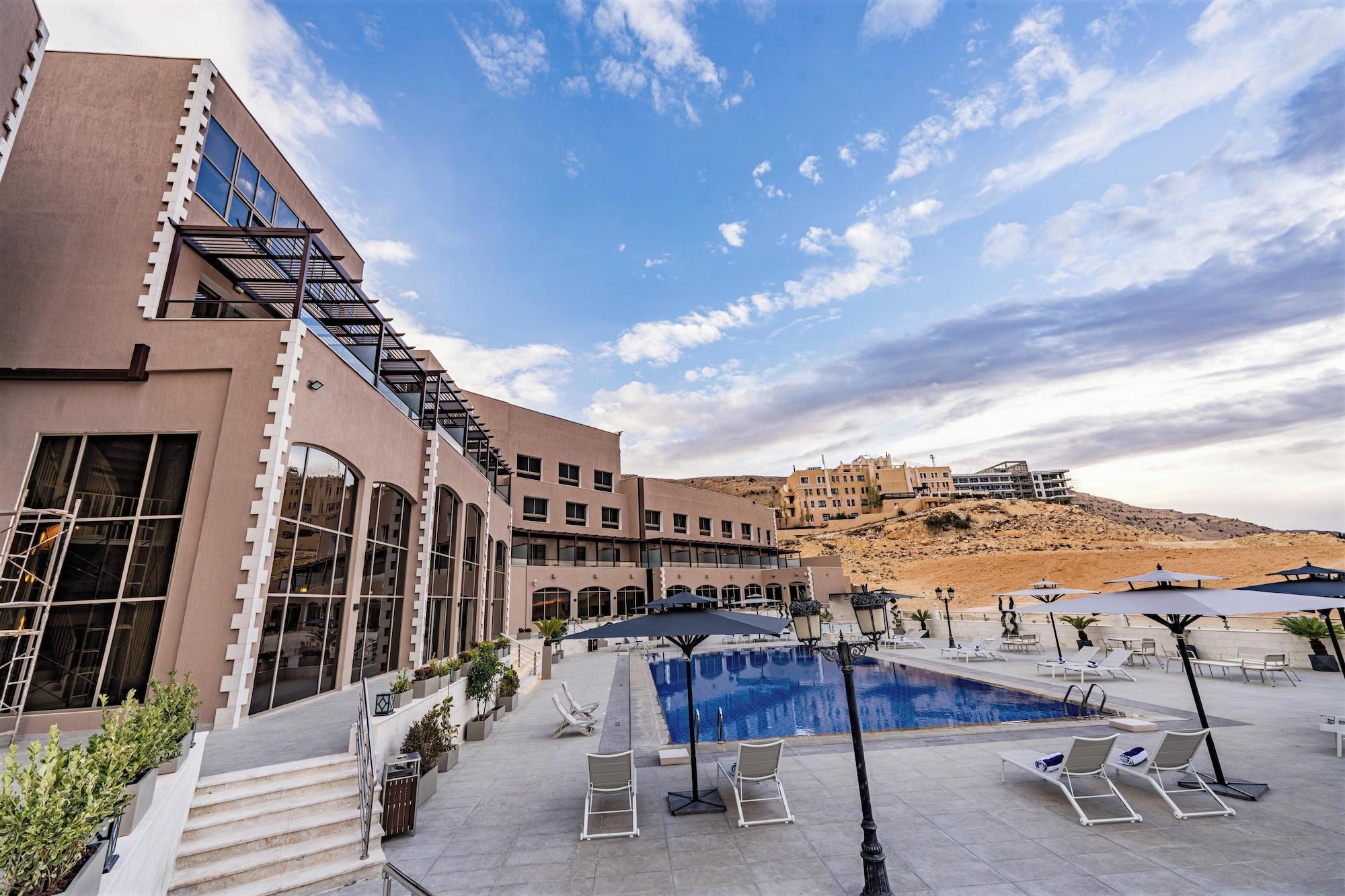 Vista Piscina Petra Pillars Luxury Hotel