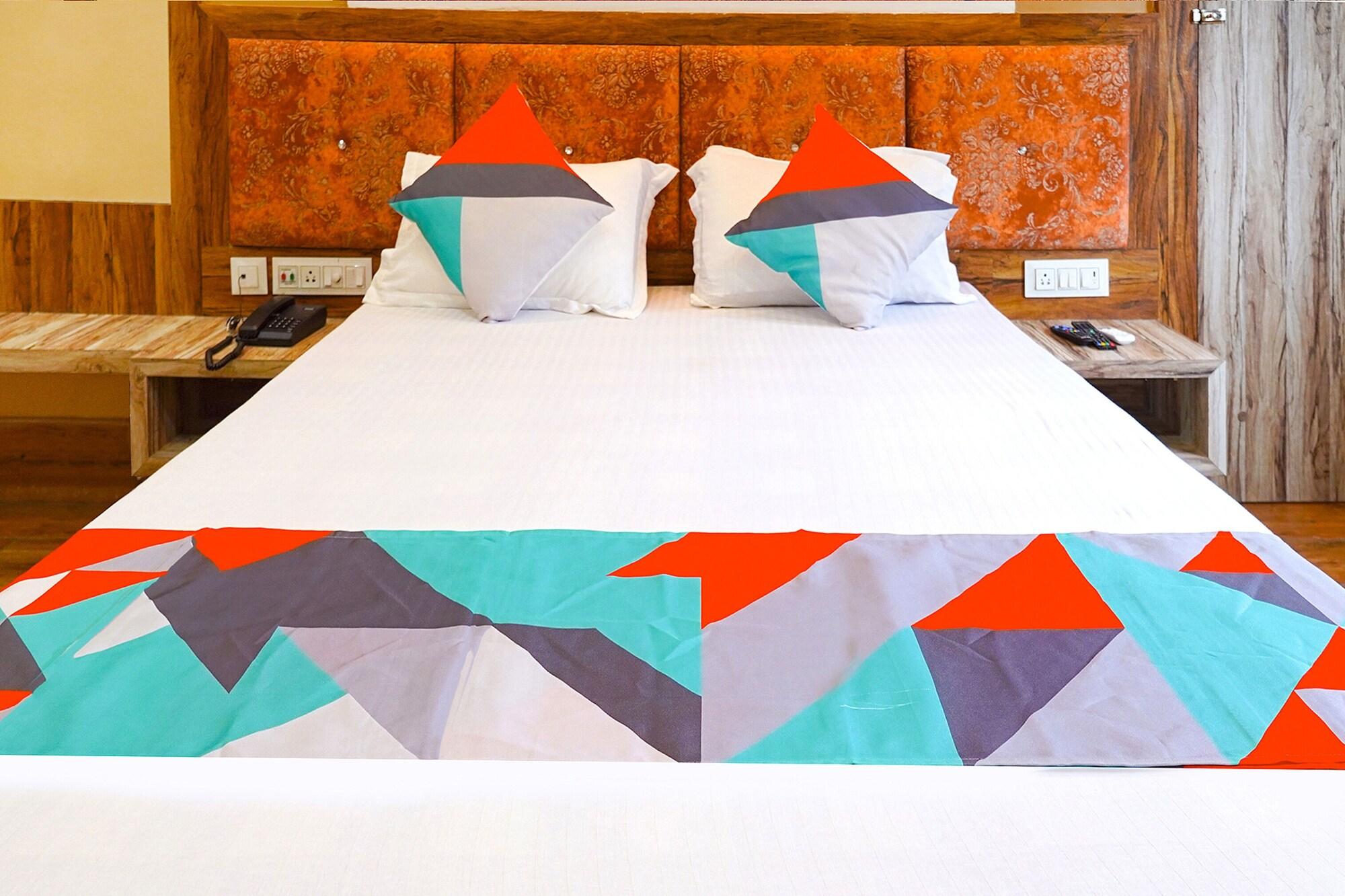 Varios FabHotel Quest