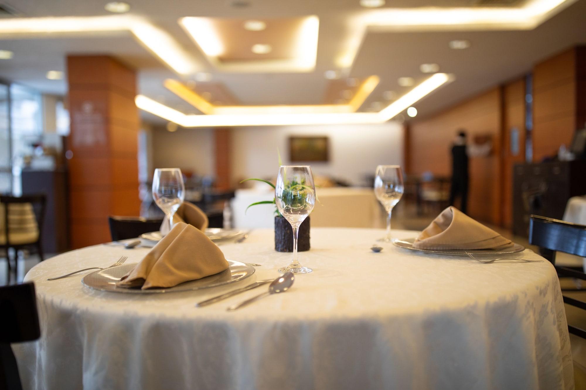 Restaurant Hotel Horizon and Convention Center