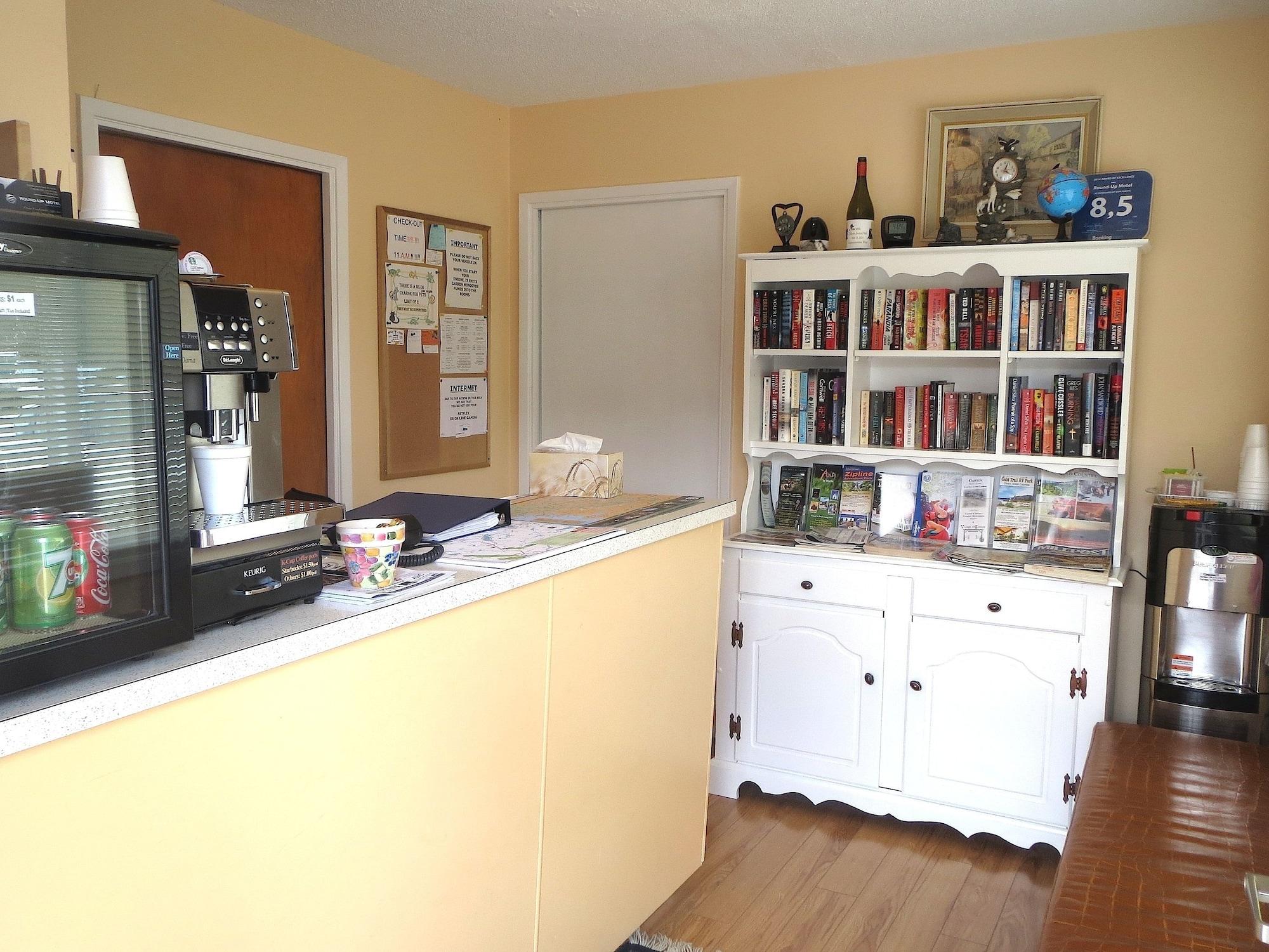 Vista Lobby Round-Up Motel