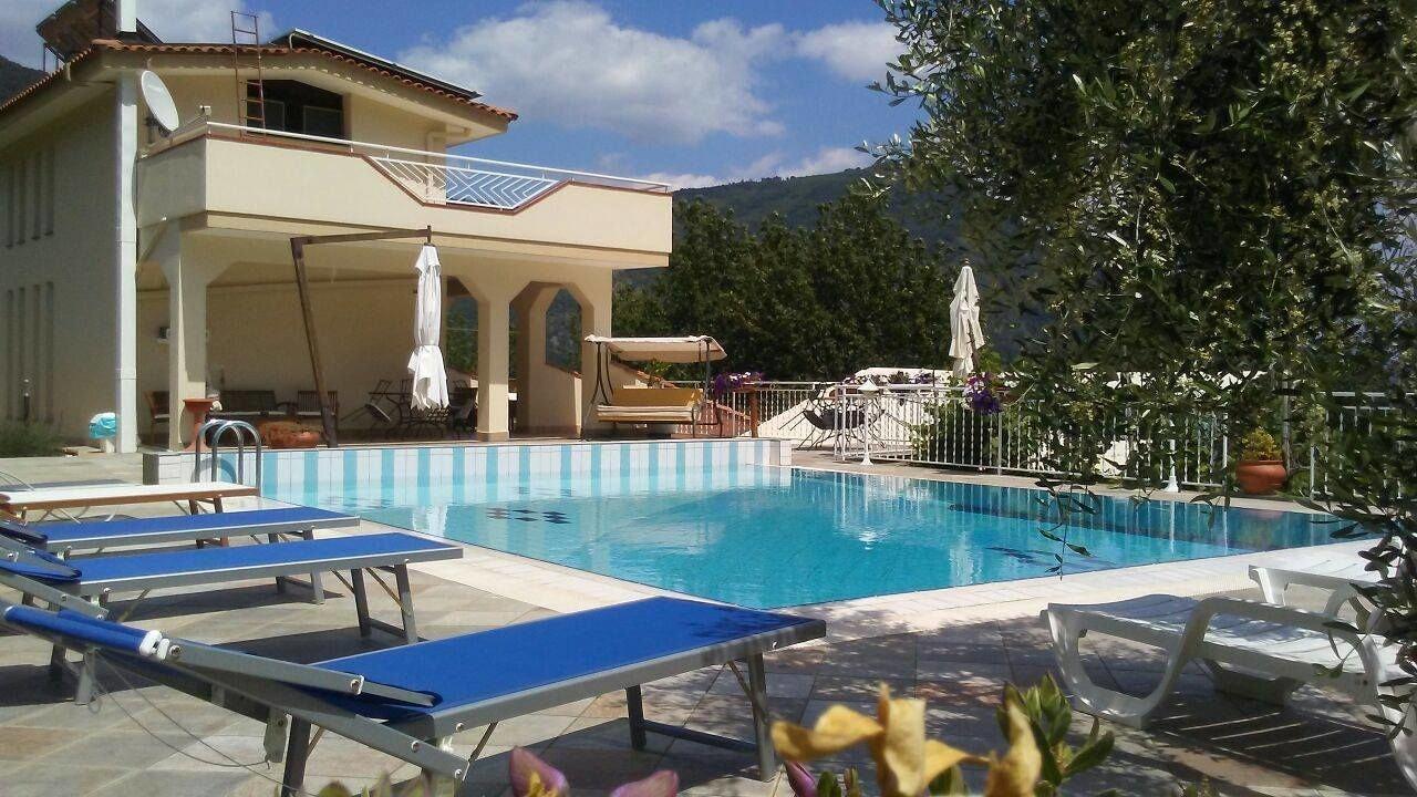 Varios Villa Cerasiello