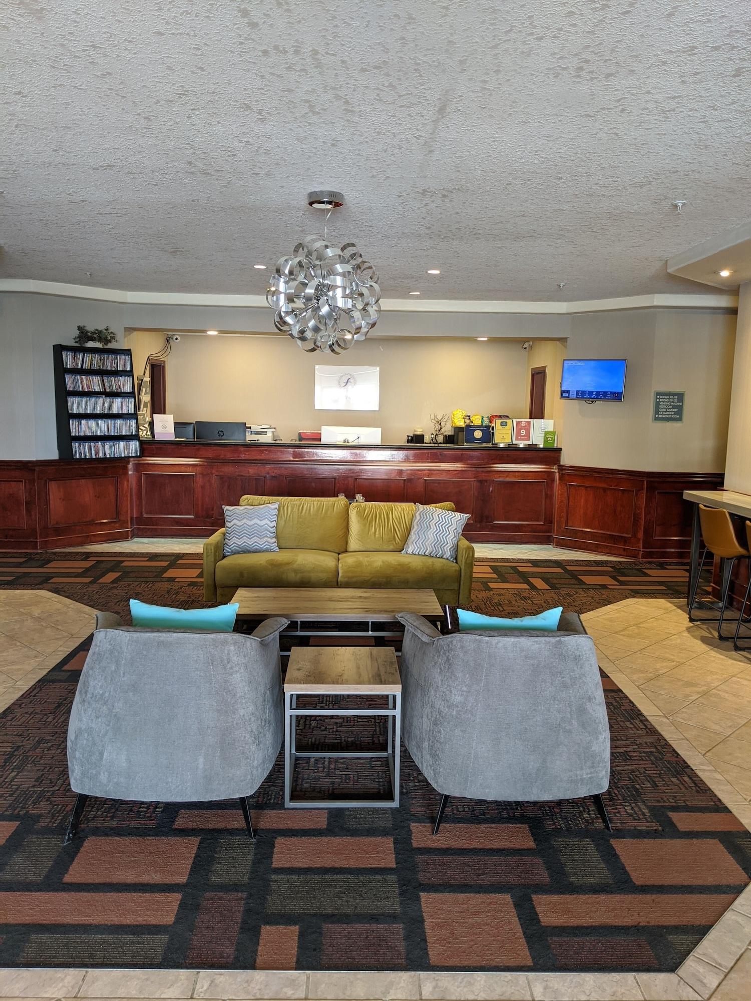 Vista Lobby Foxwood Inn & Suites