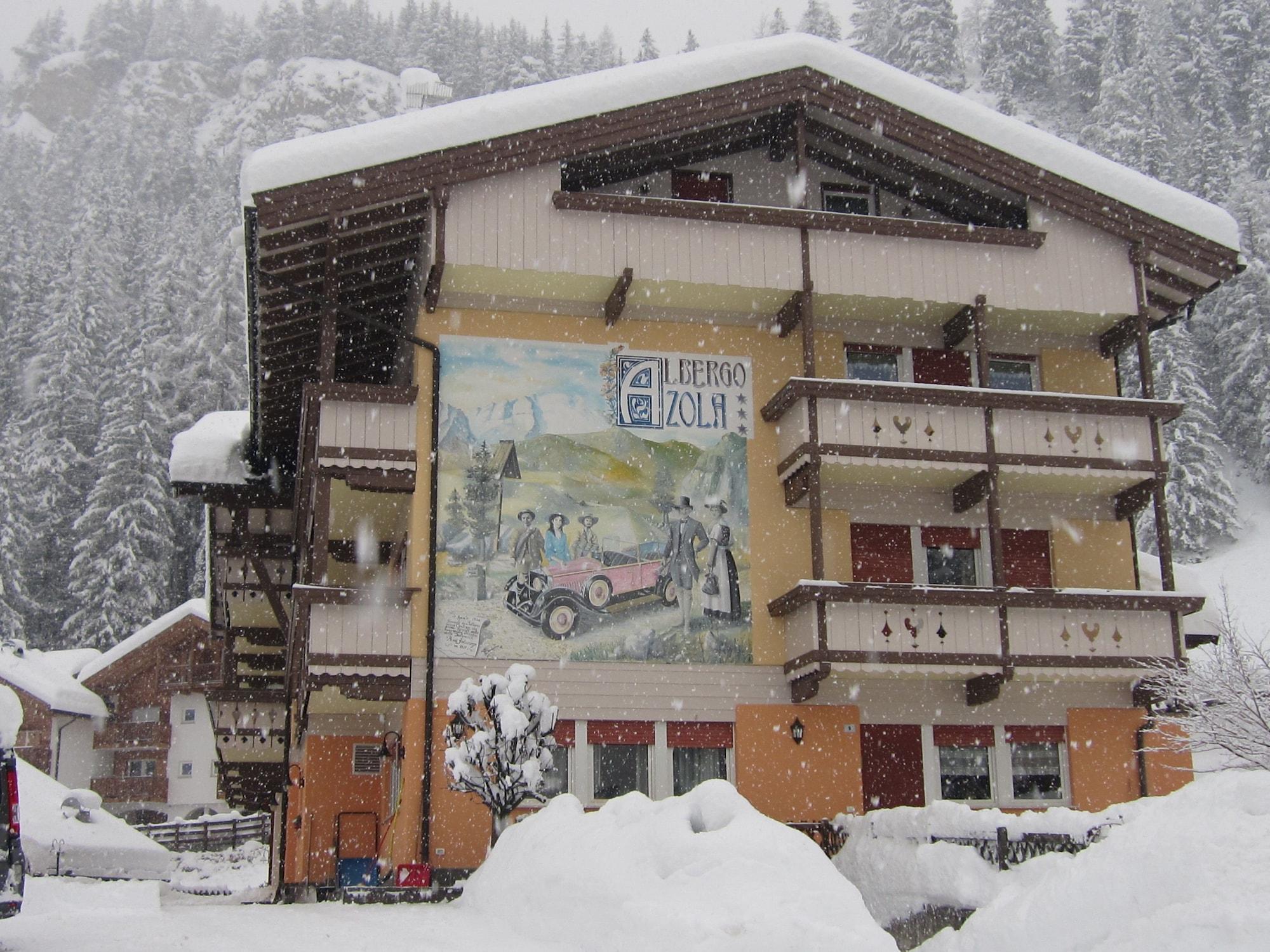 Varios Hotel Azola