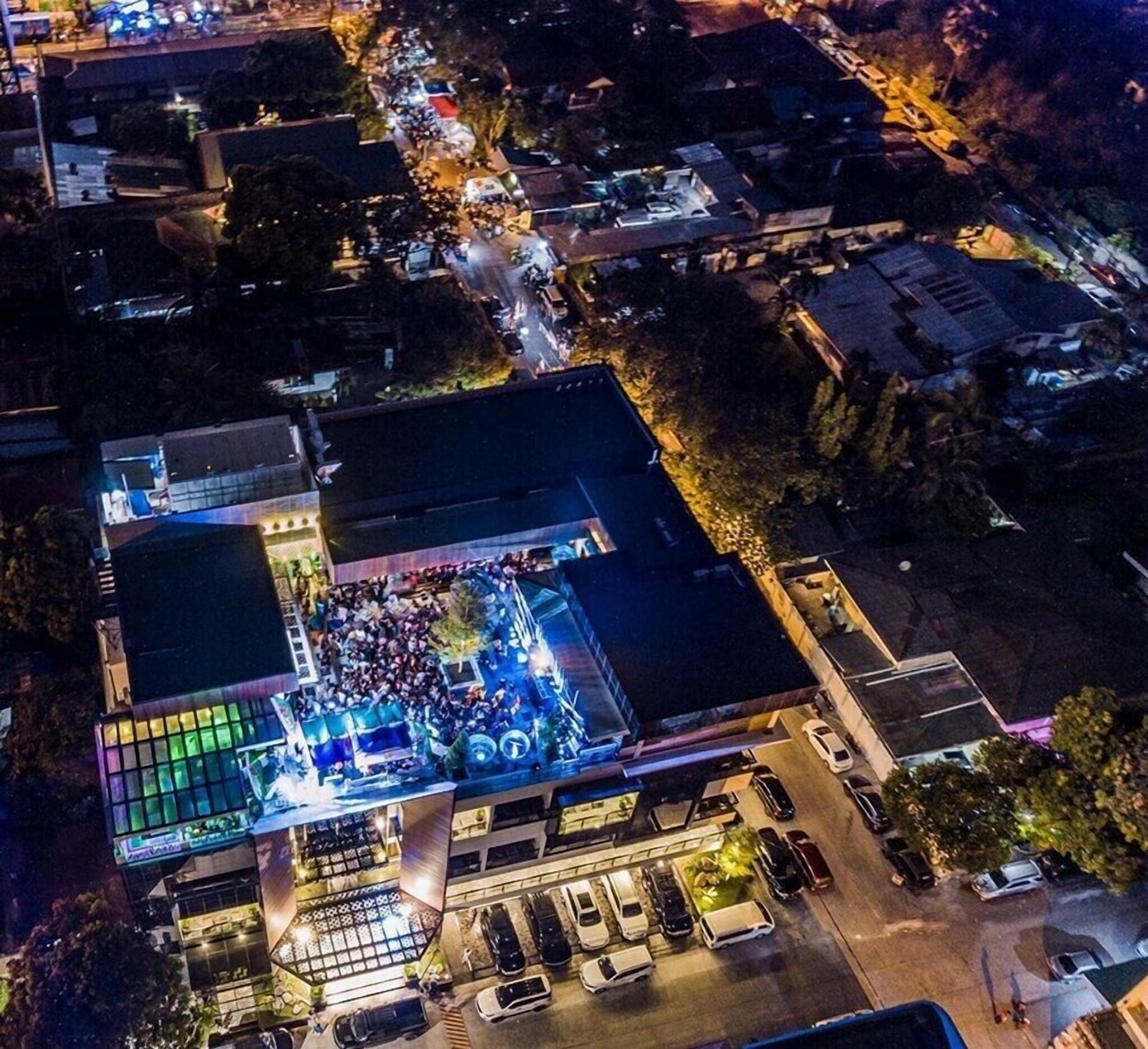 Vista Exterior Stonehill Suites