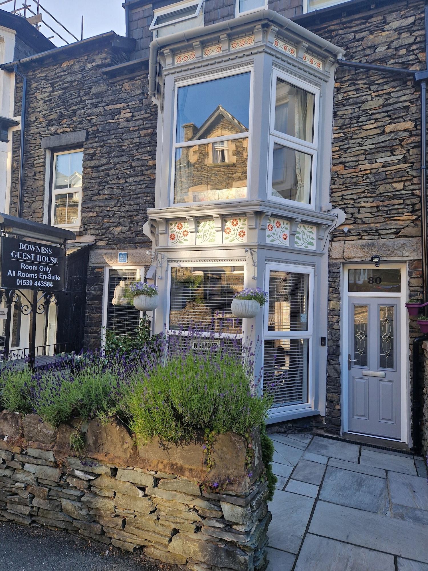 Varios Bowness Guest House