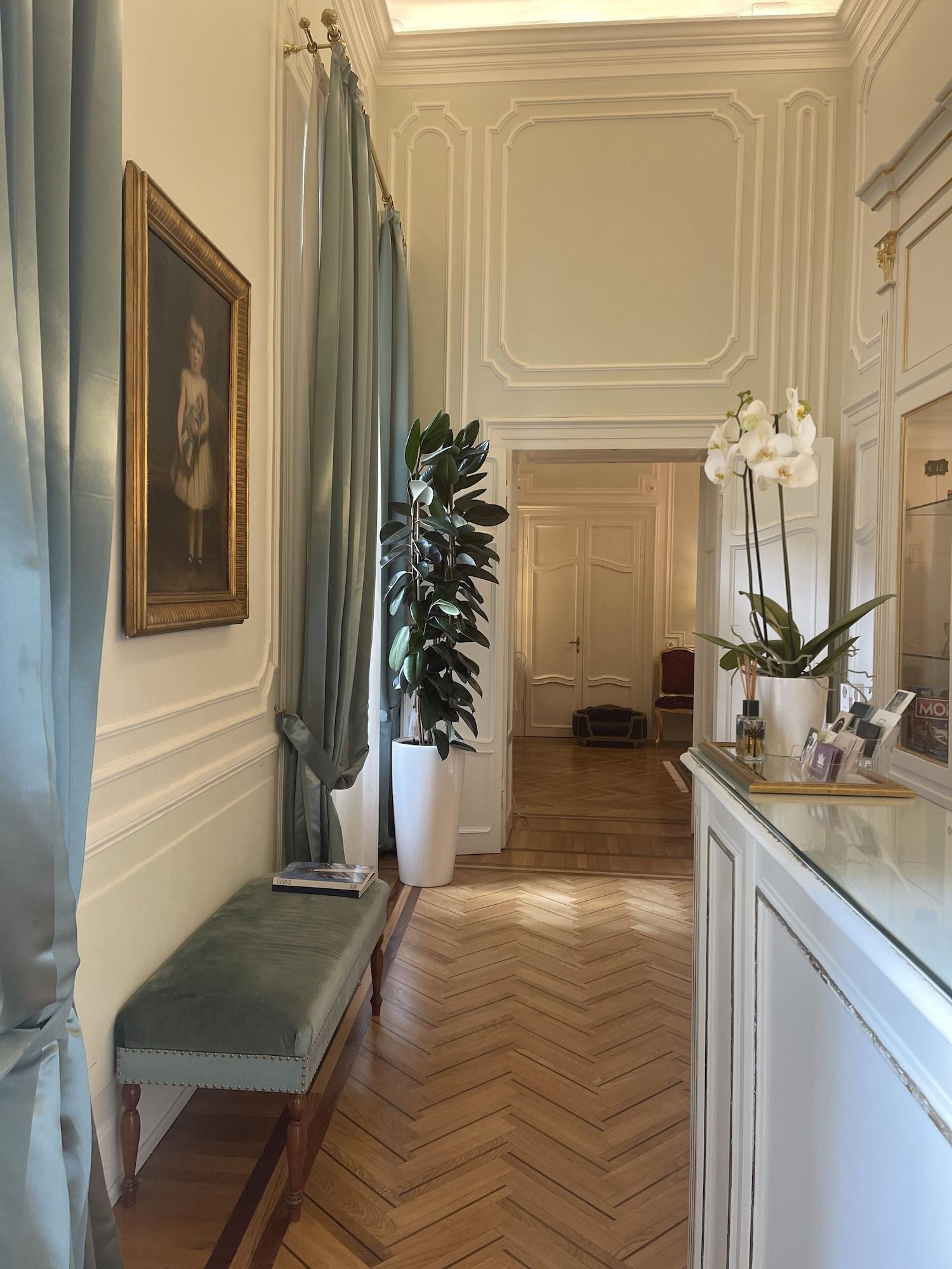Vista Lobby Palazzo Monga