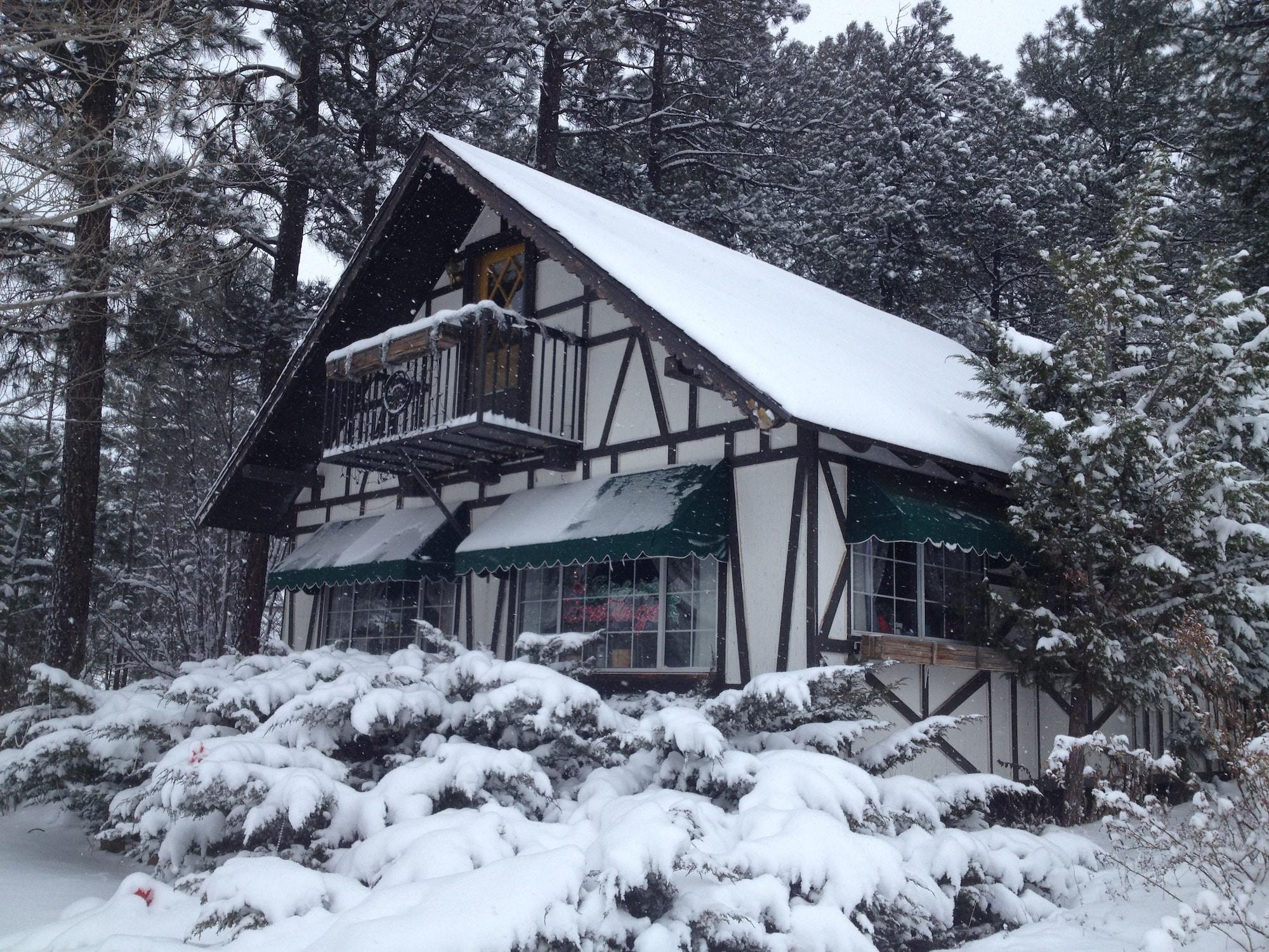 Varios Mountain Haven Inn