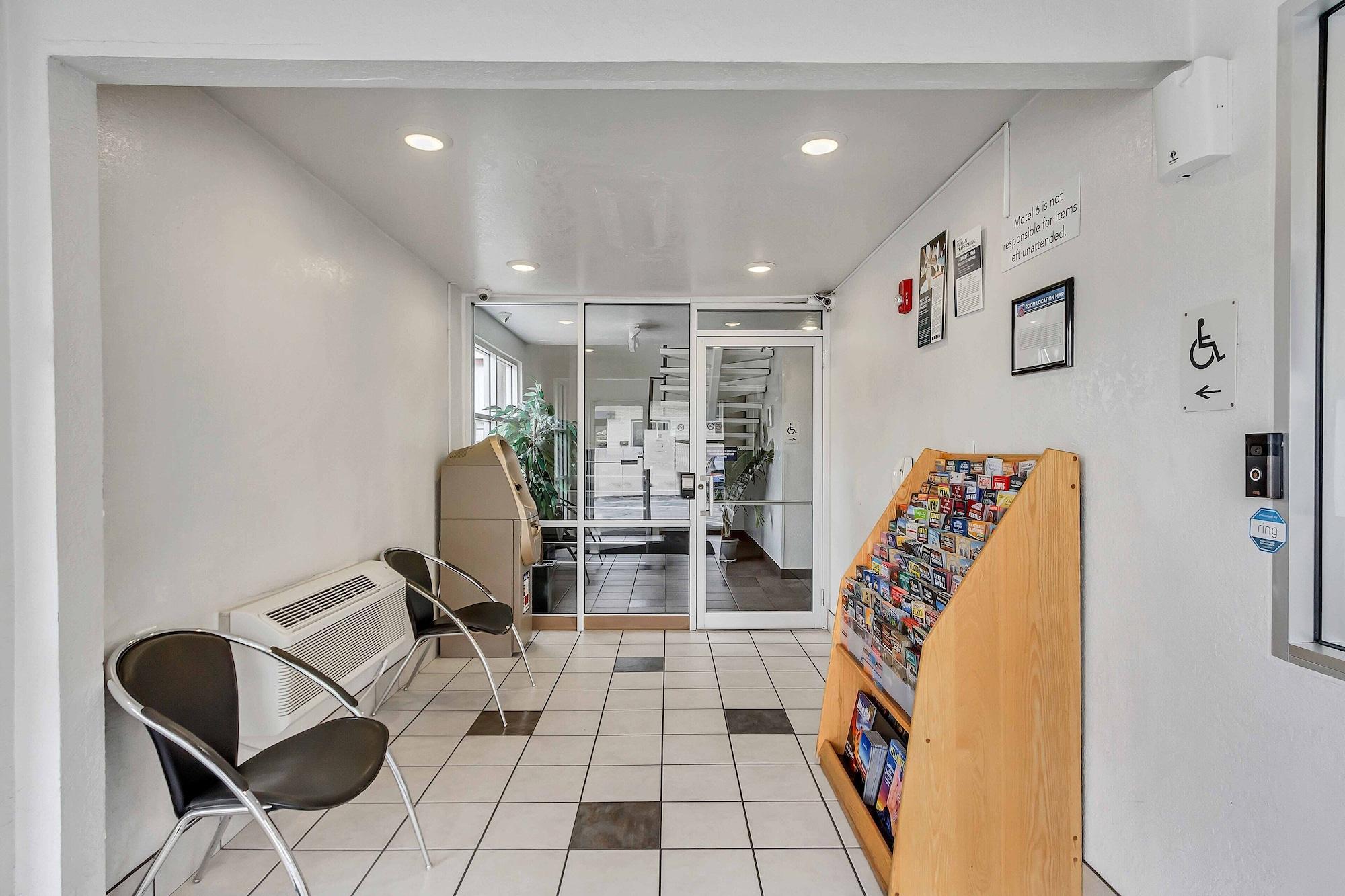 Vista Lobby Motel 6 Ogden, UT- Downtown