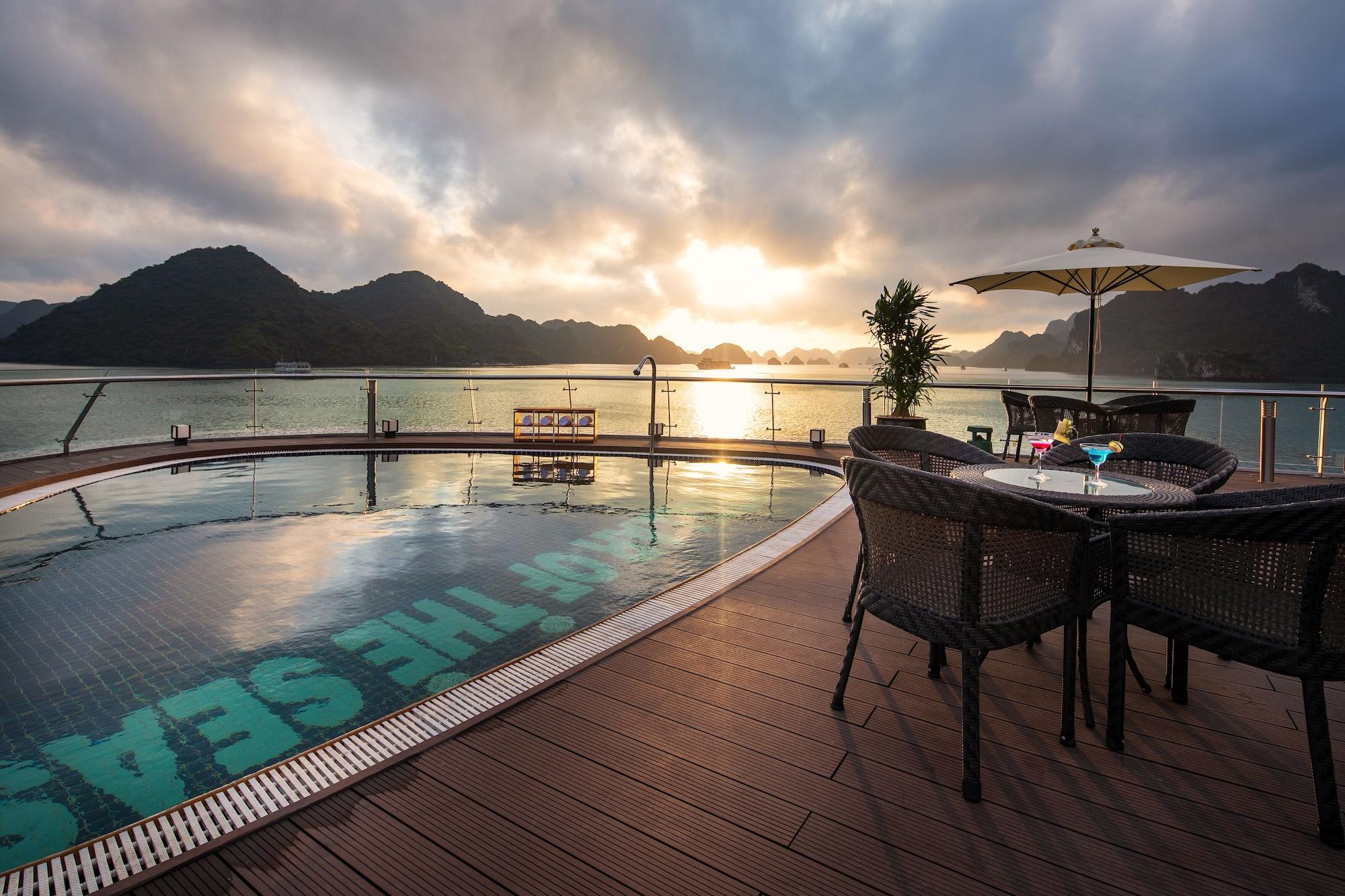 Vista Piscina Stellar of the Seas