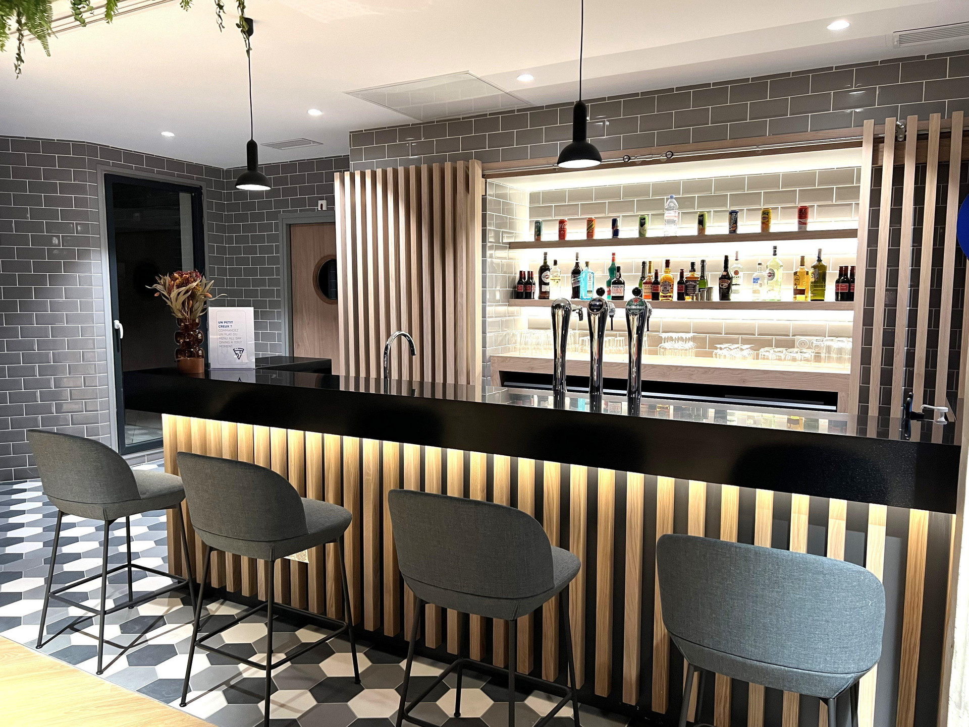 Bar/Salón Holiday Inn Express Paris Poissy by IHG