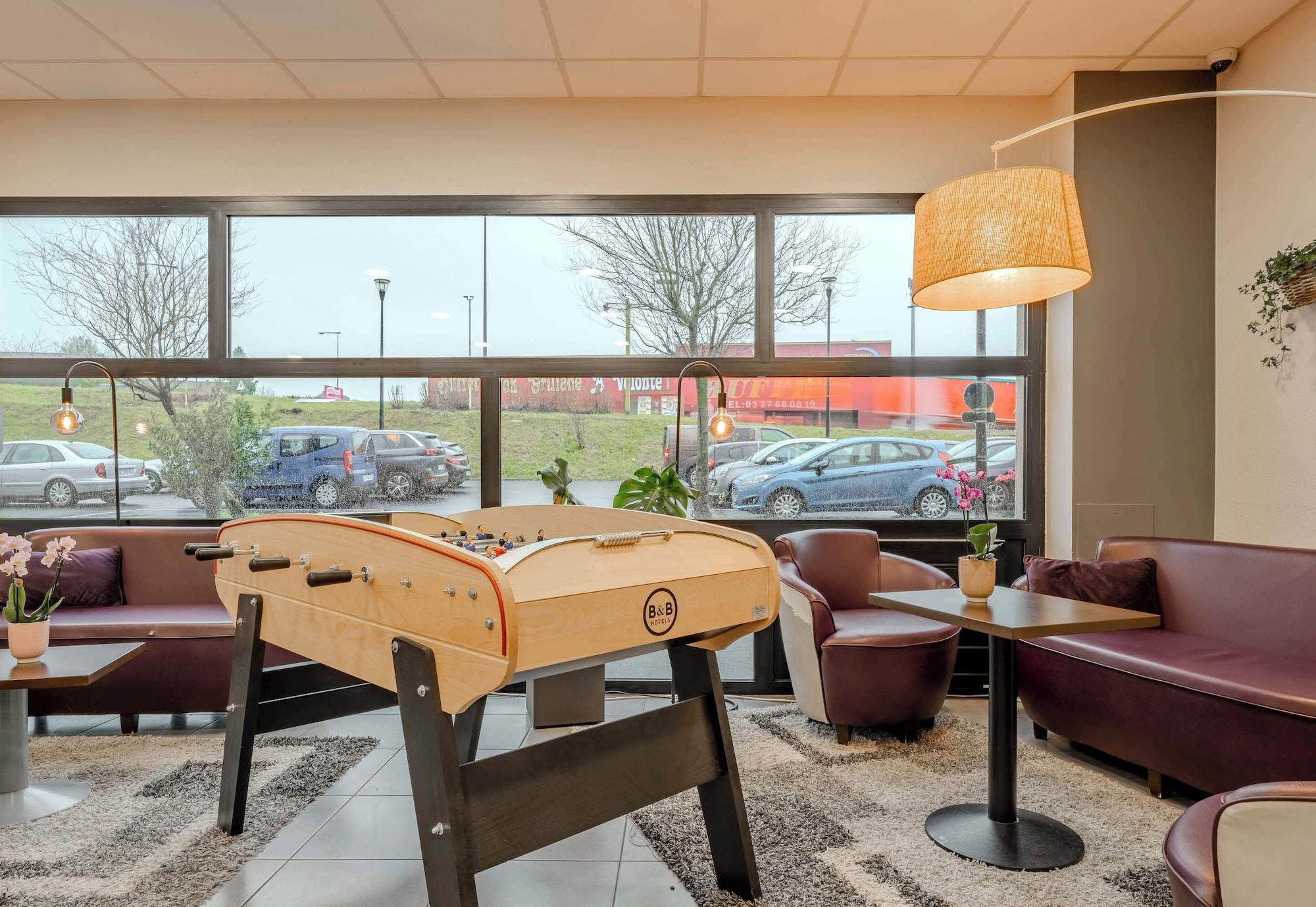 Vista Lobby B&B HOTEL Maubeuge Louvroil