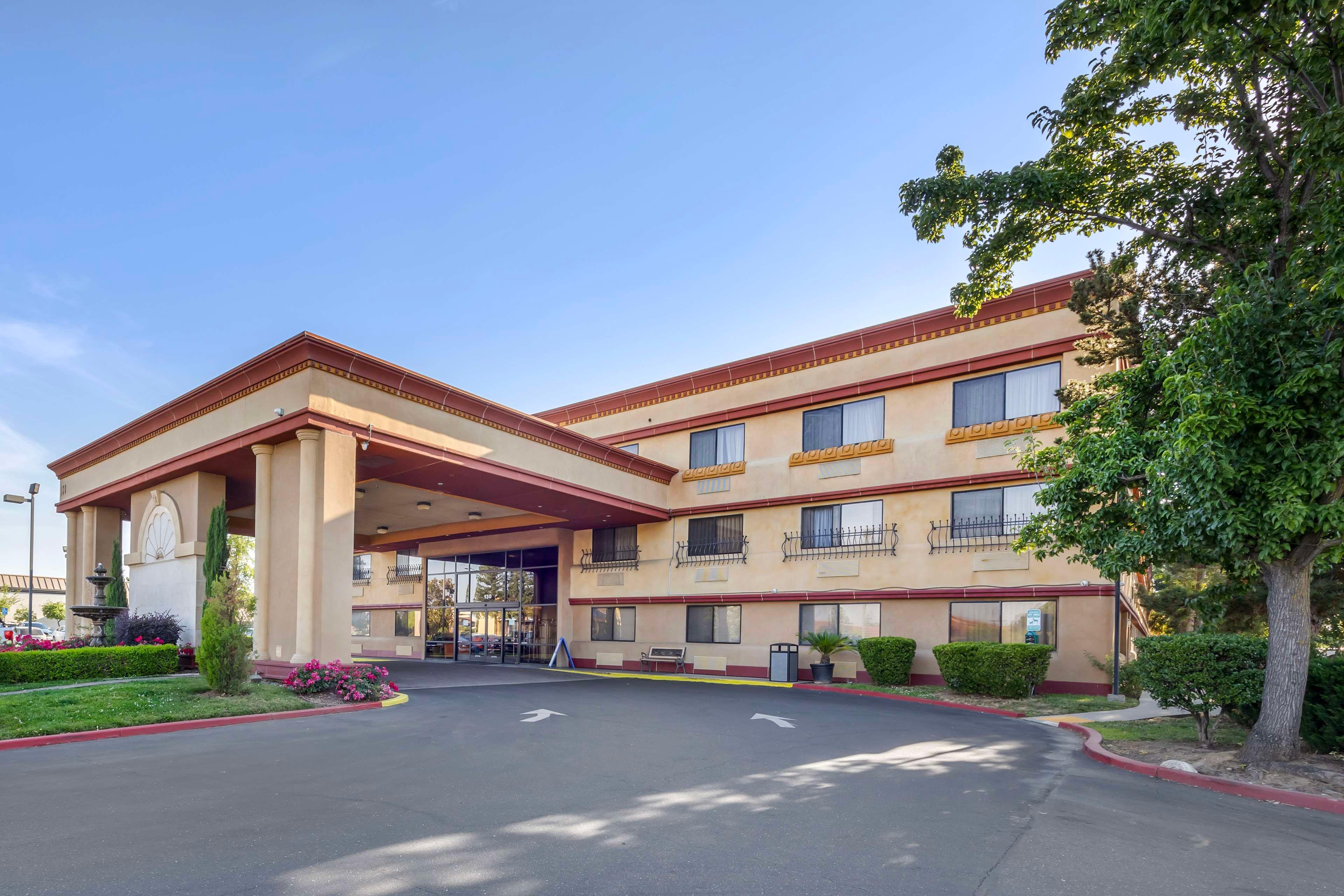 Vista Exterior Best Western Plus Orchid Hotel & Suites