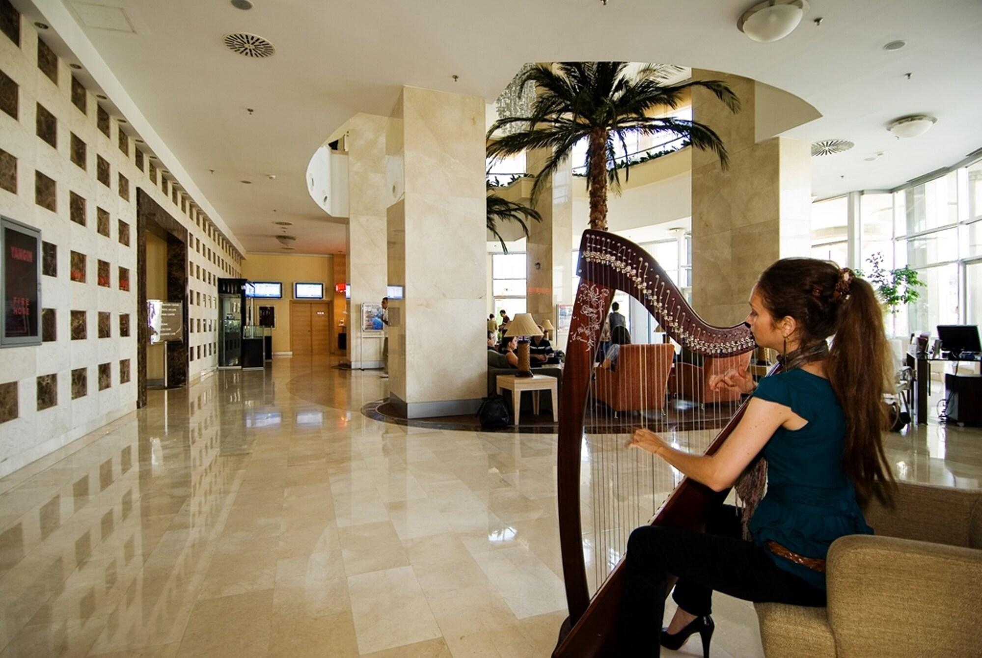 Vista Lobby WOW Istanbul Hotel