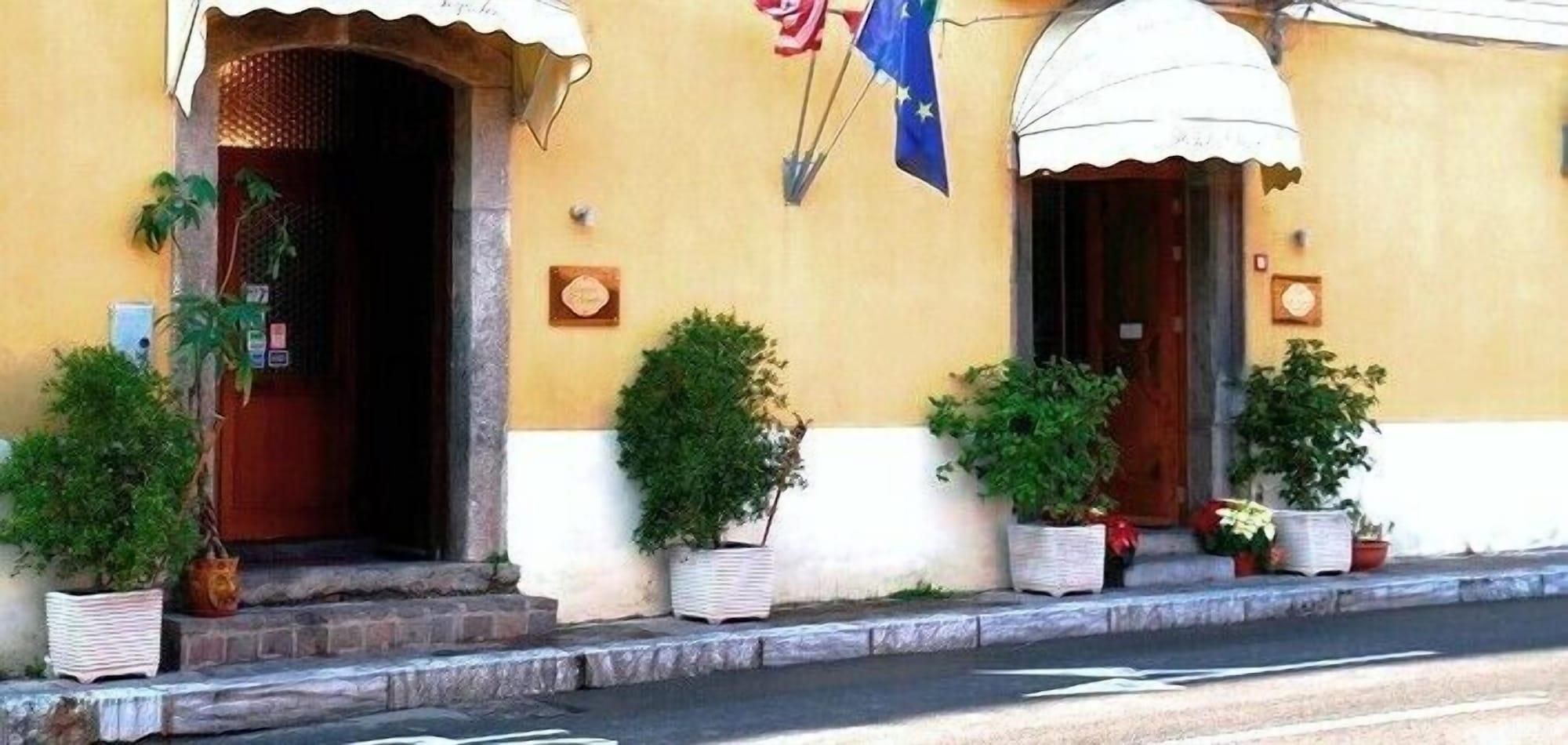 Vista Exterior Hotel Villa Calliope