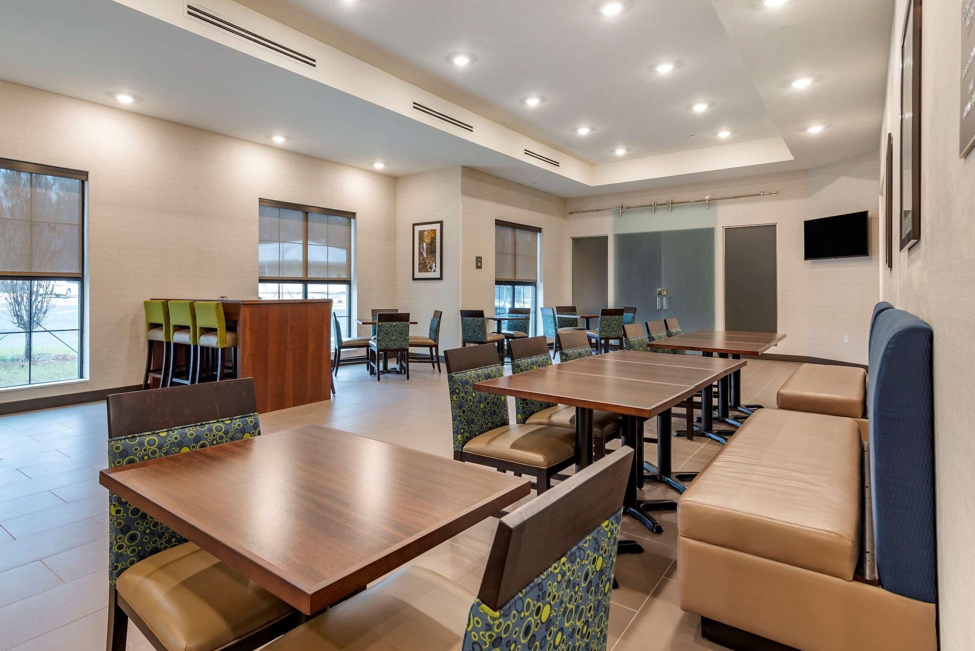 Restaurant Comfort Suites Newnan