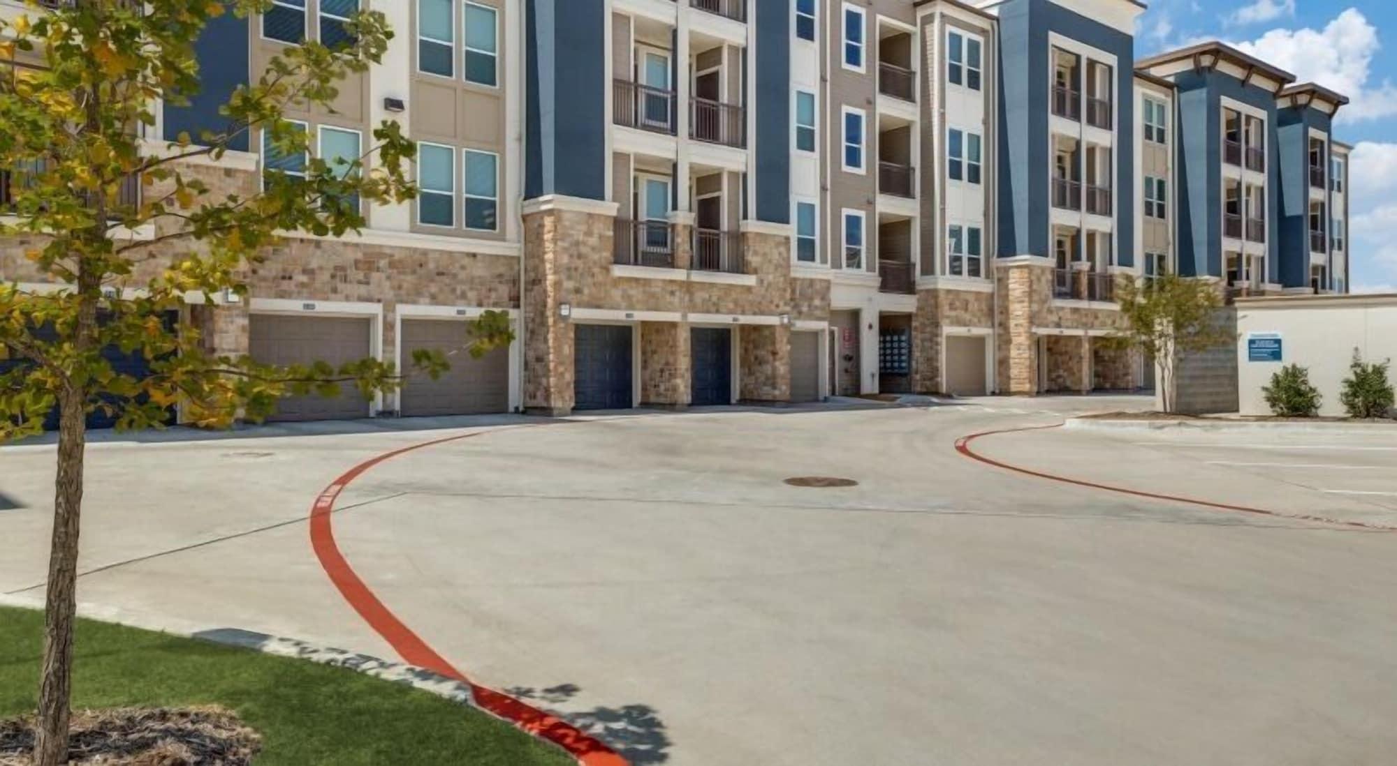 Vista Exterior Landing Twin Creeks Apartments