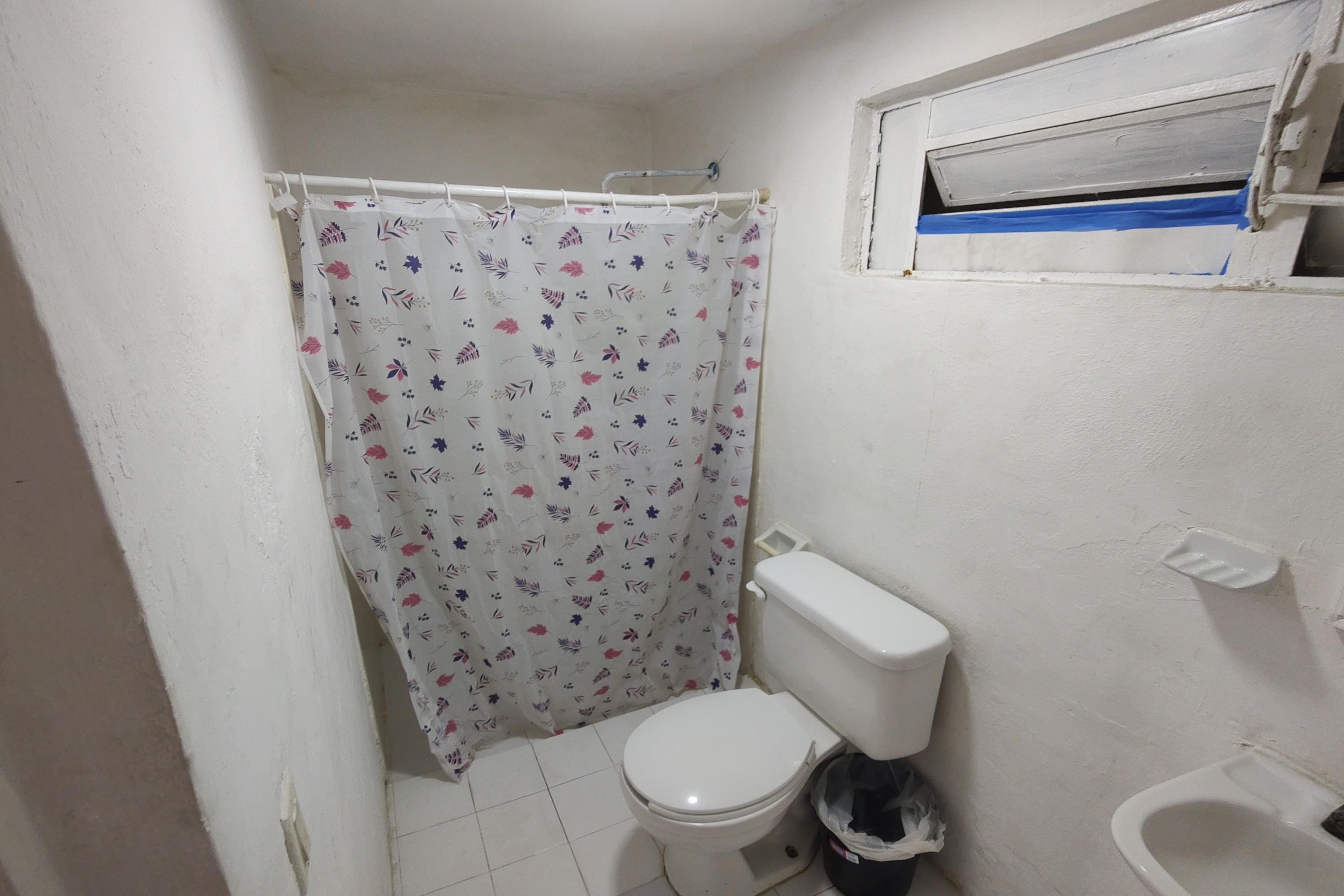 Baño OYO Hotel Colibri