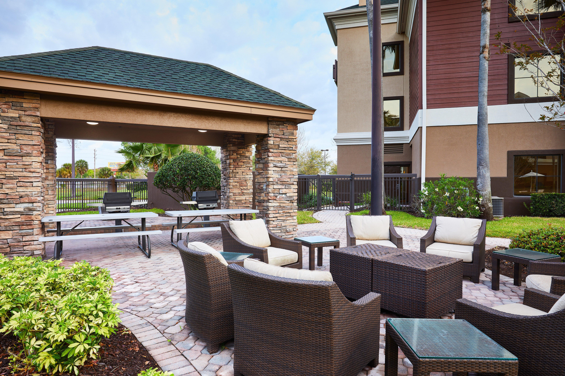 Vista Exterior Staybridge Suites Orlando Airport South, an IHG Hotel