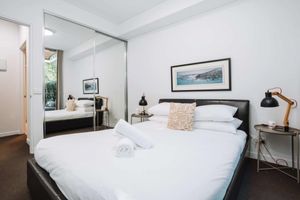 Alquiler Vacacional - Comfy 1-bed With Spacious Courtyard & Parking