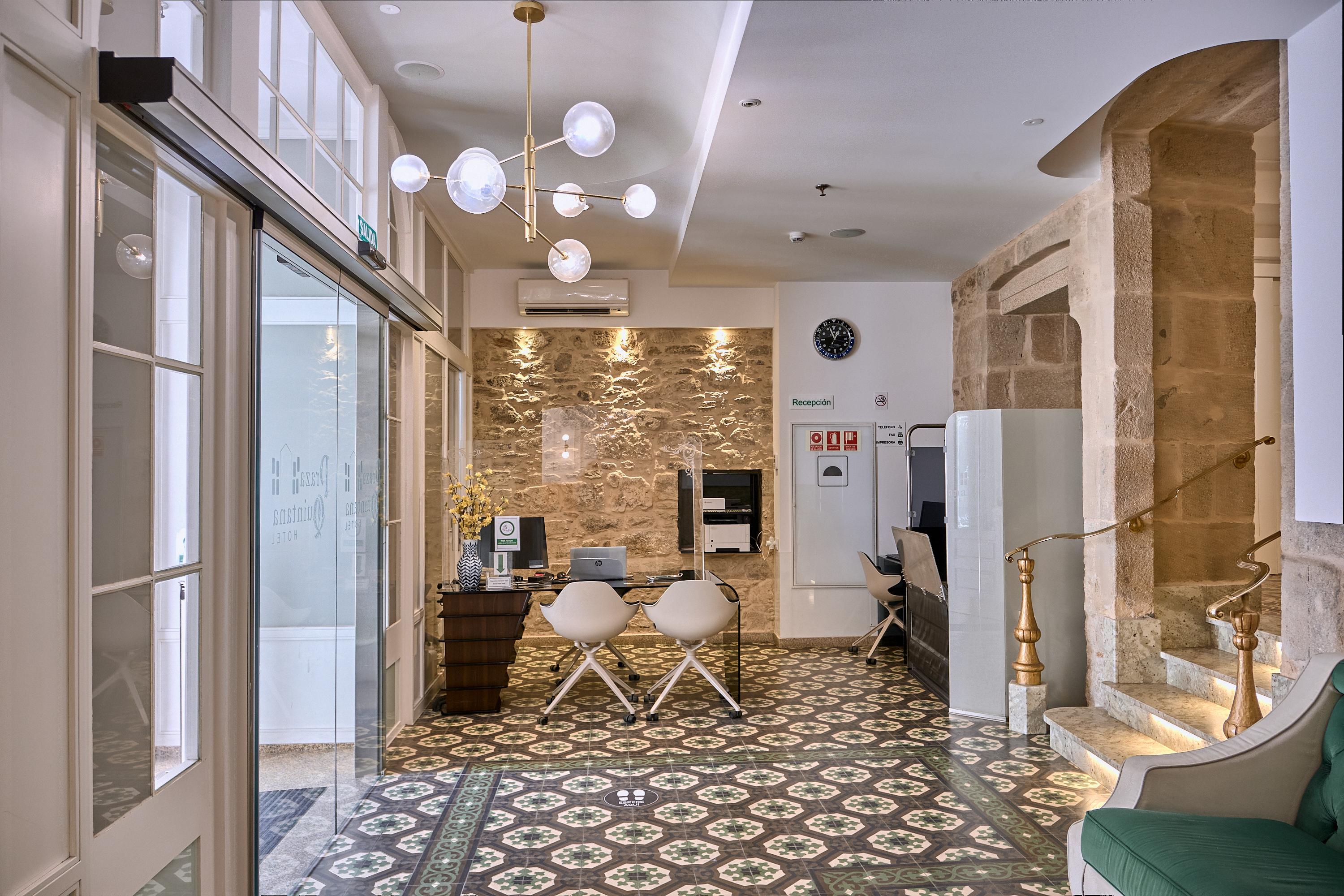 Vista Lobby Hotel Praza Quintana