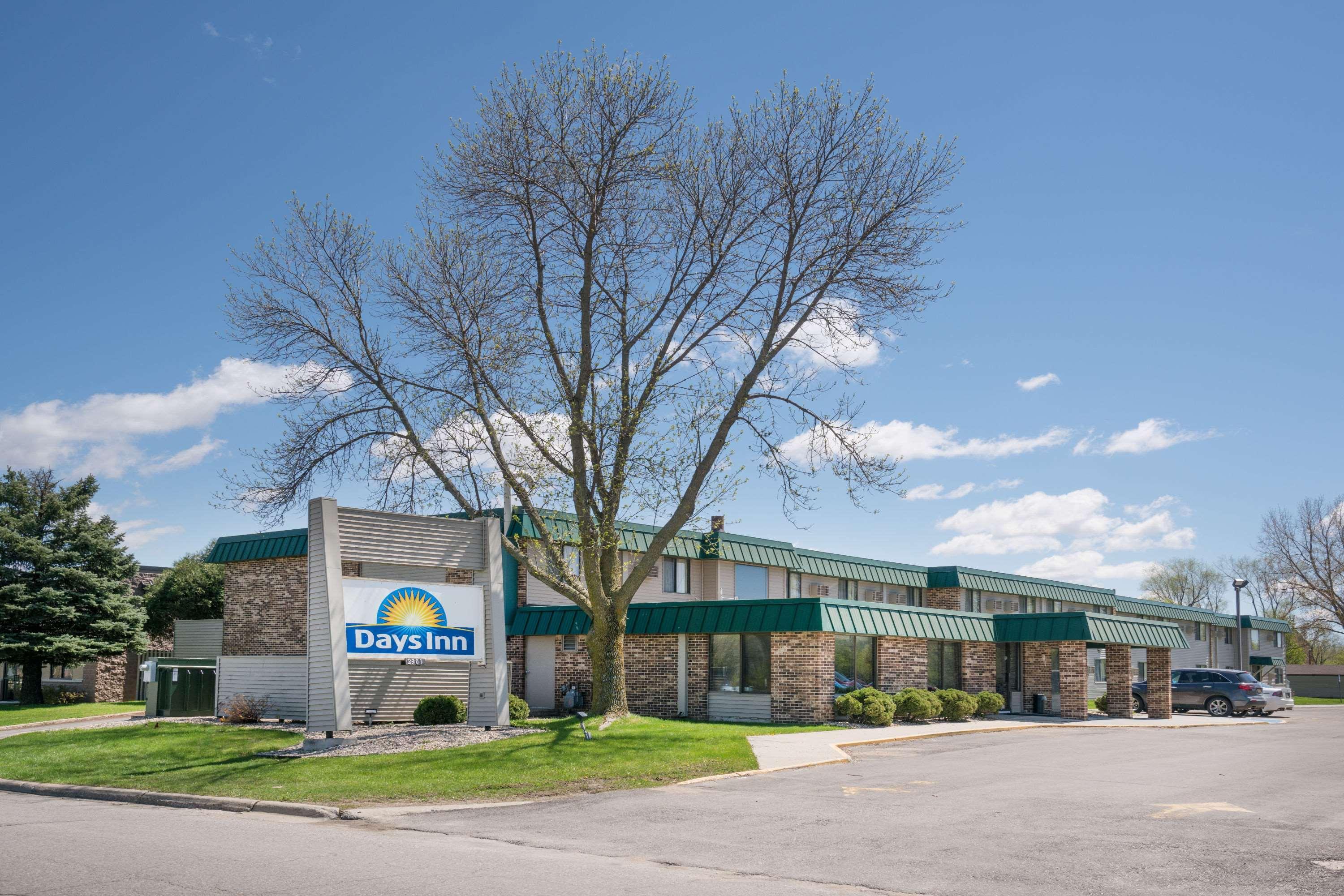 Vista Exterior Days Inn By Wyndham Mason City