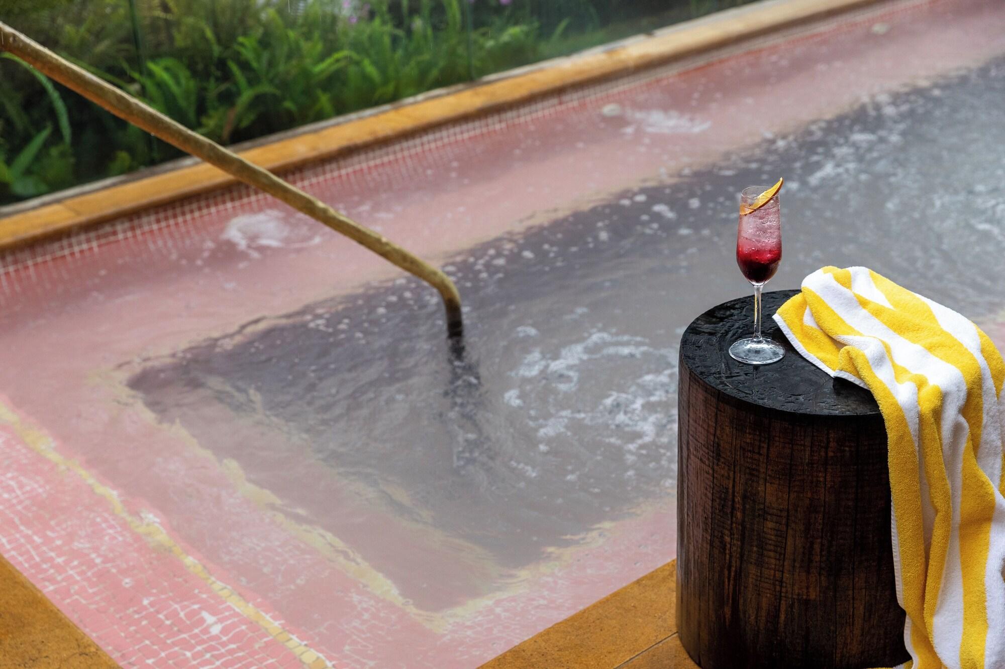 Vista Piscina 23Hotel Medellin