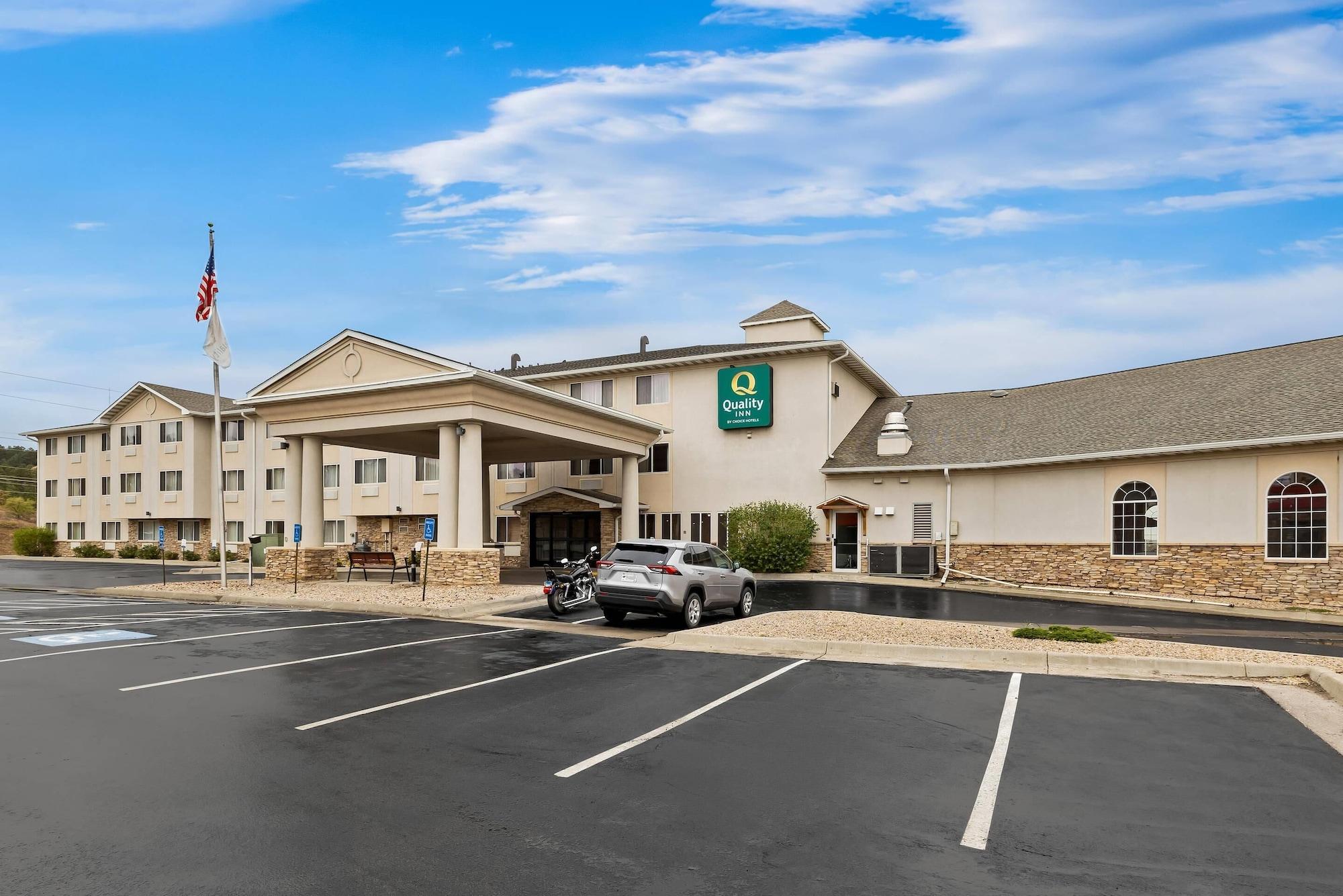 Vista Exterior Quality Inn near Monument Health Rapid City Hospital
