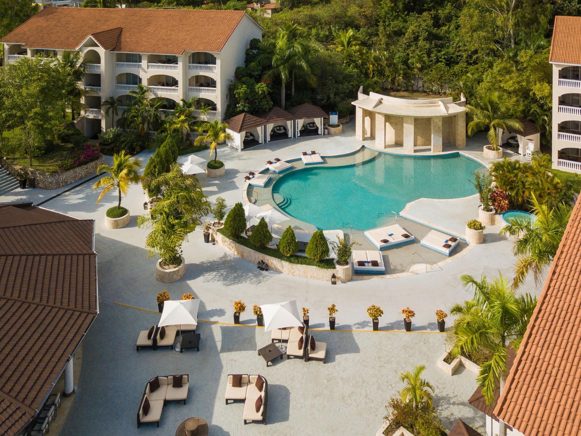 Vista Exterior Presidential Suites by Lifestyle - All Inclusive