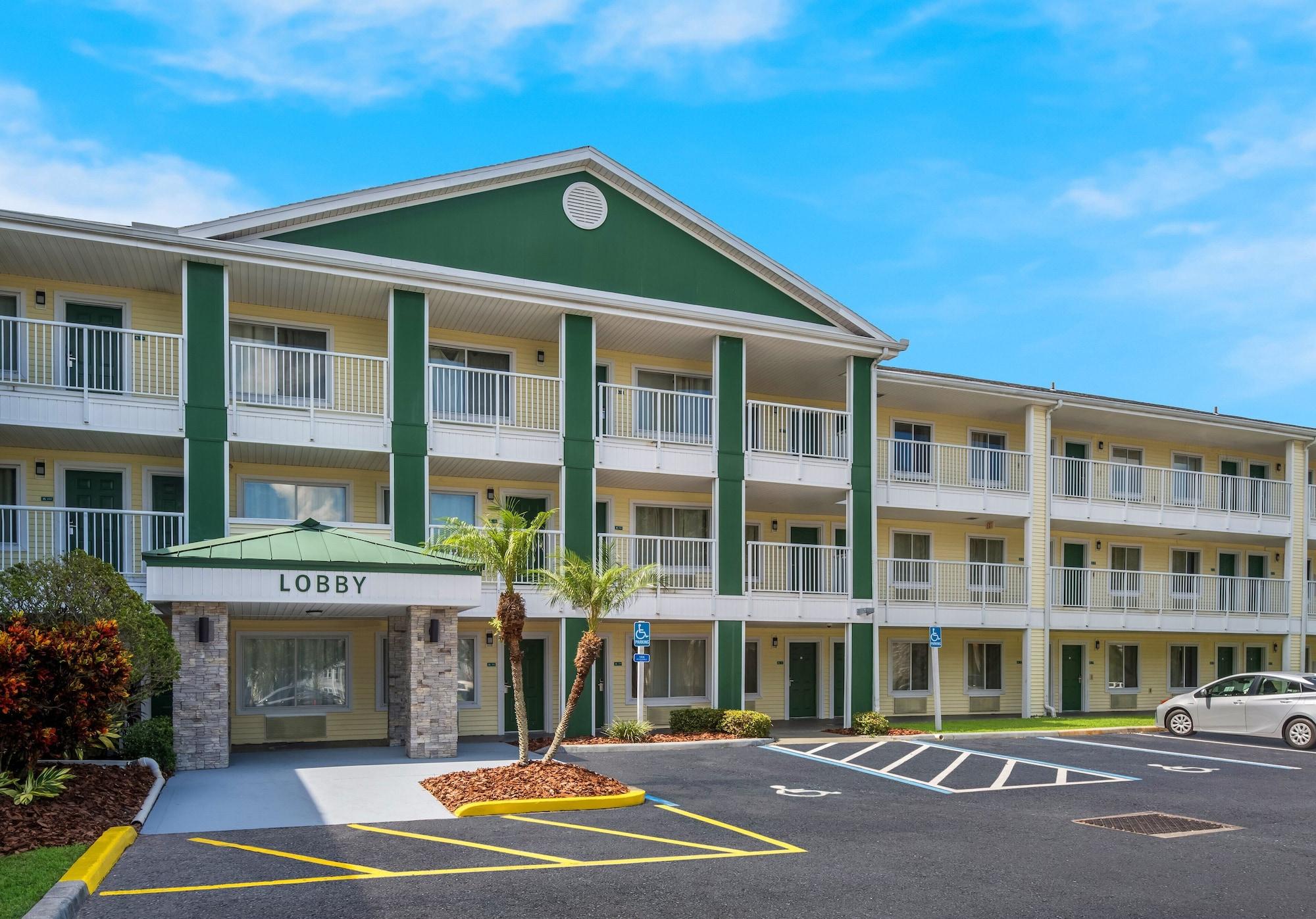 Varios HomeTowne Studios by Red Roof Orlando - UCF Area