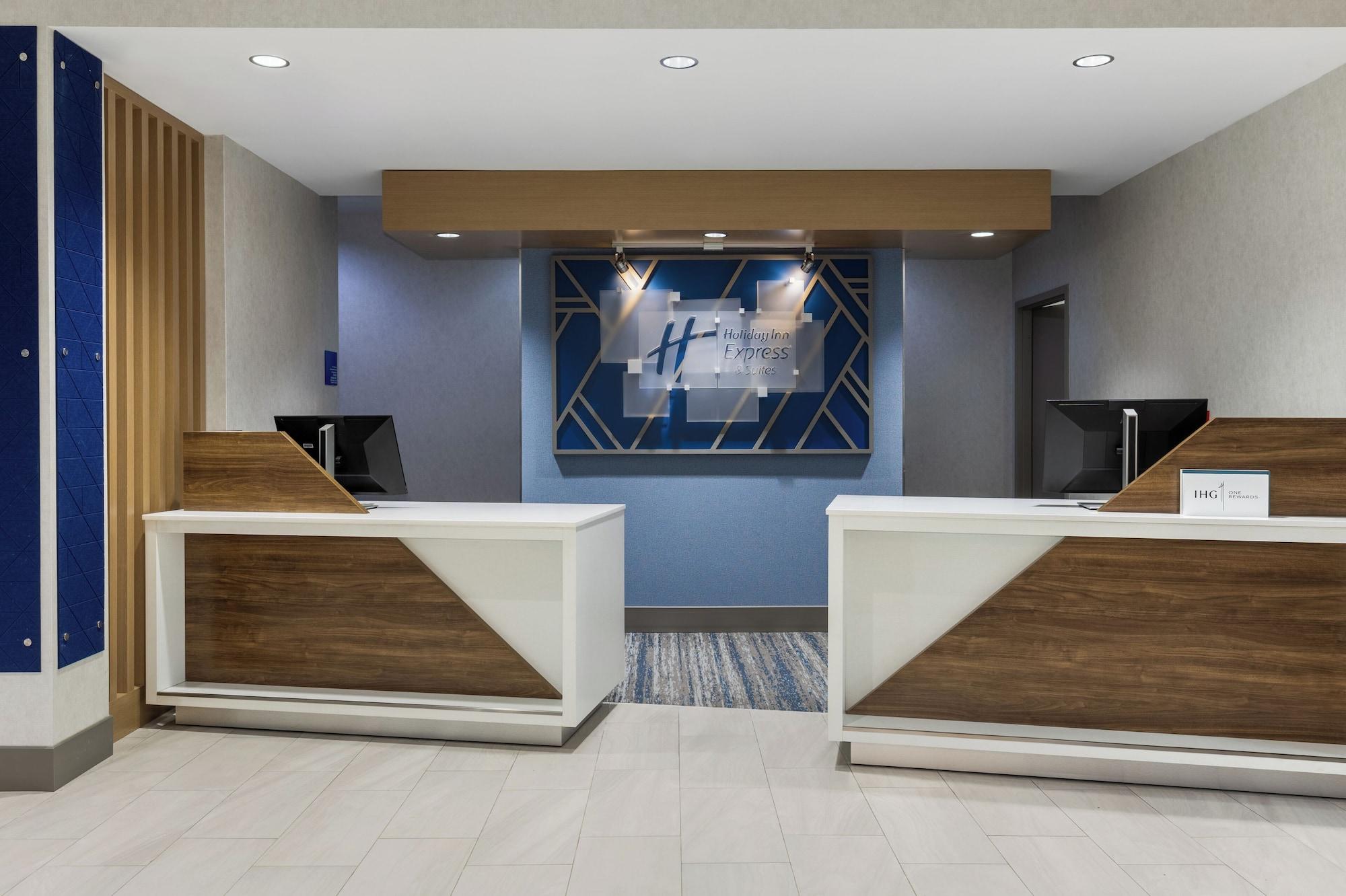 Vista Lobby Holiday Inn Express & Suites Ottawa East - Orleans by IHG