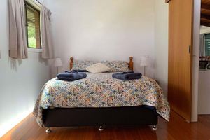 Alquiler Vacacional - Cranley Garden Retreat with Fireplace & Pool
