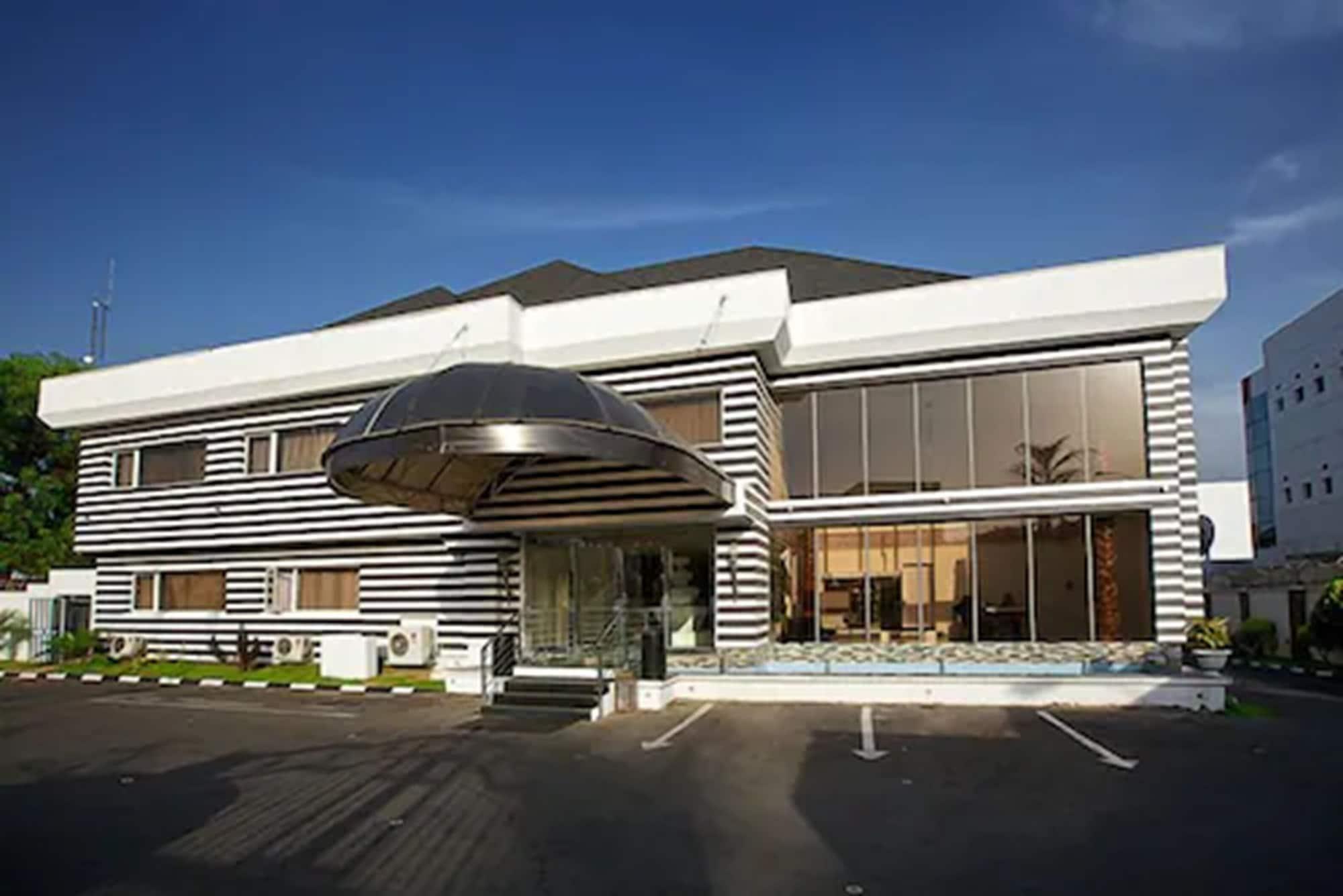 Vista Exterior Summerset Continental Hotel Maitama