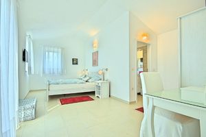 Alquiler Vacacional - Peaceful Villa in Sveti Lovrec With Swimming Pool