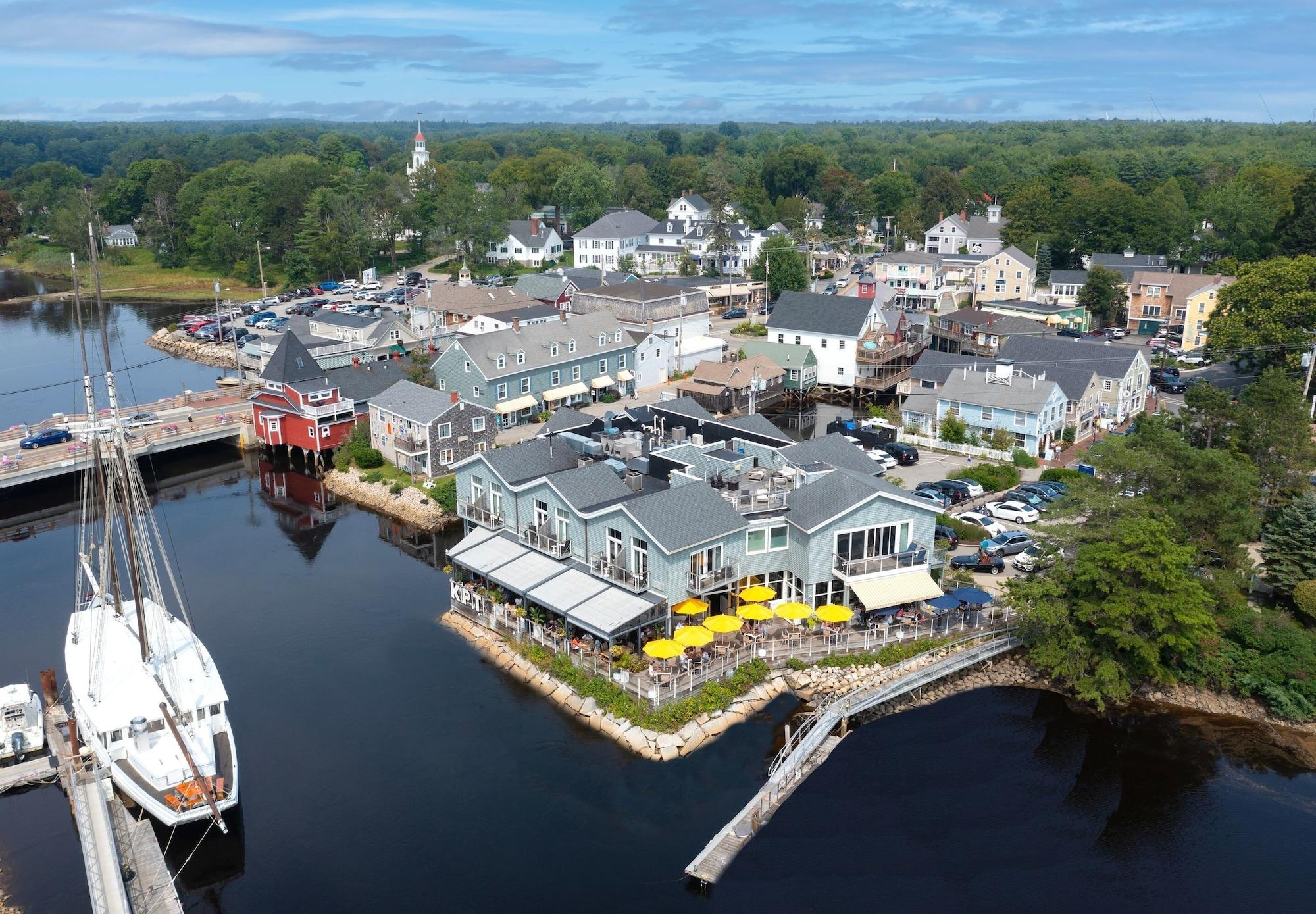 Vista Exterior The Boathouse Waterfront Hotel & Marina