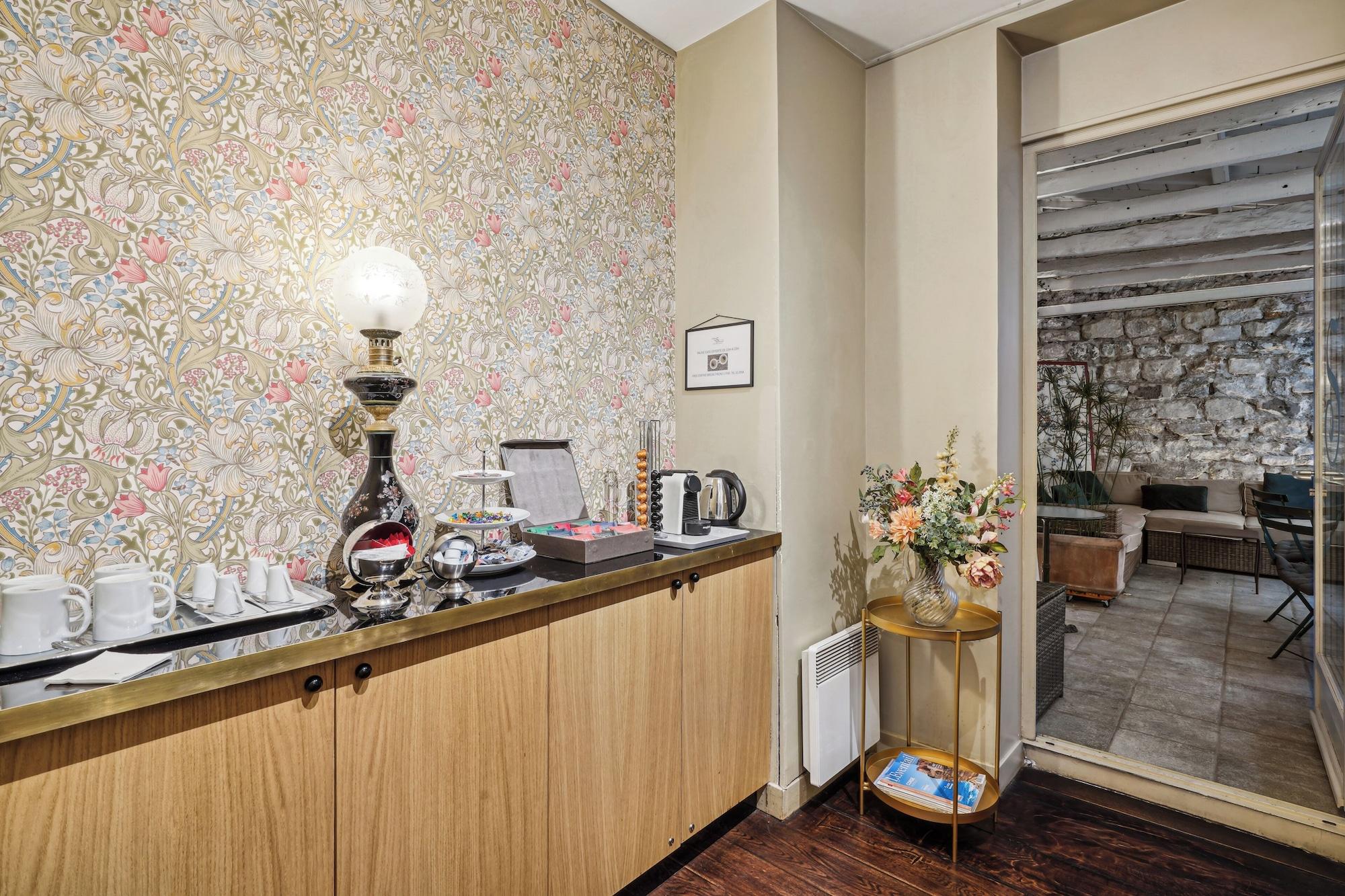 Bar/Salón Hotel De Sevres