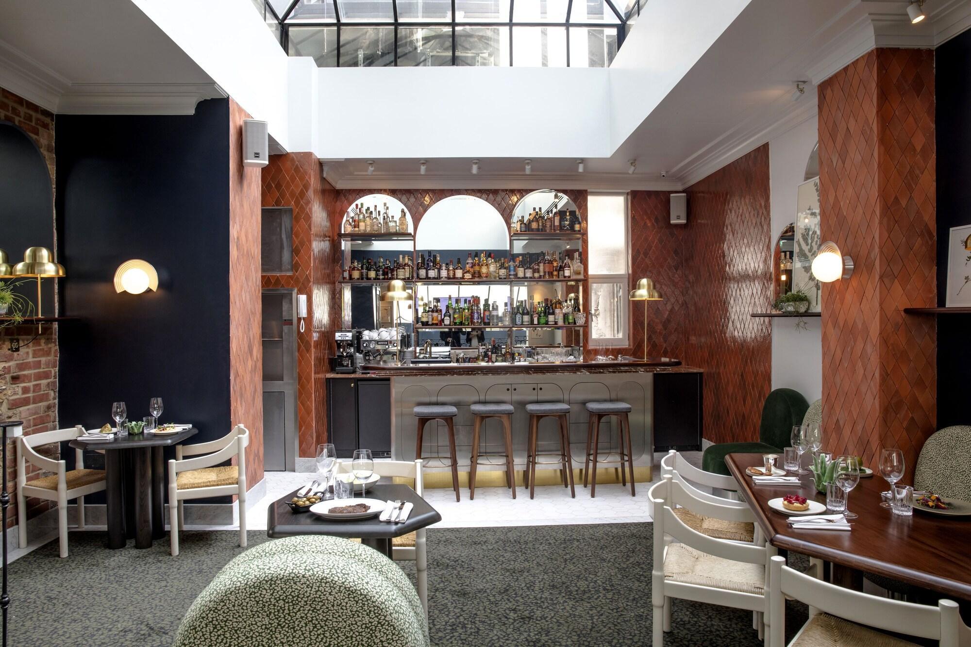 Bar/Salón Henrietta Experimental
