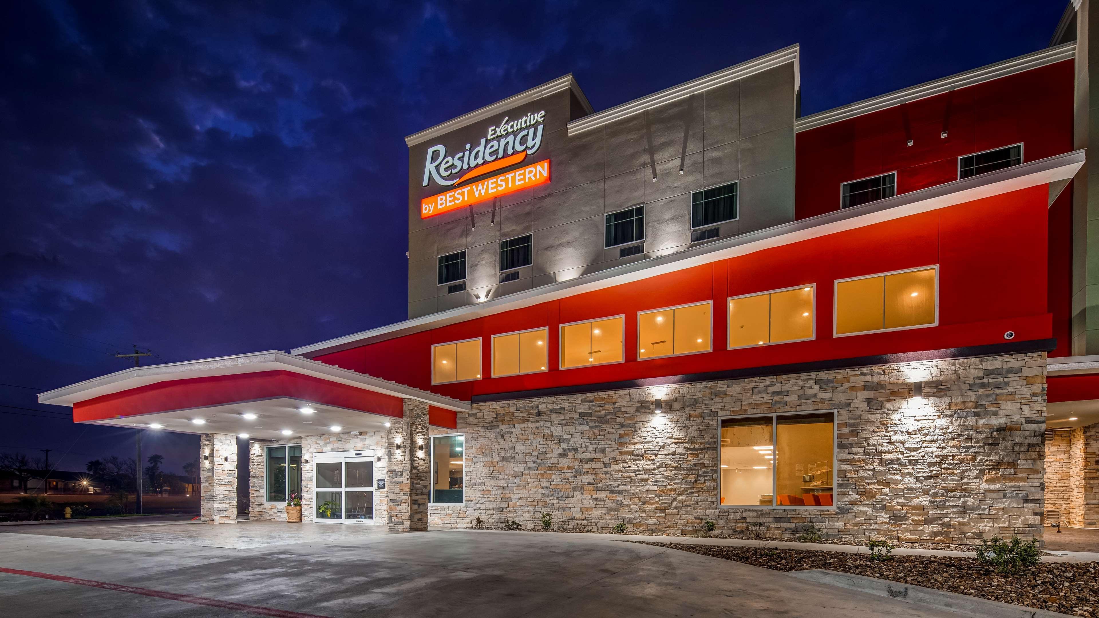 Vista Exterior Executive Residency by Best Western Corpus Christi