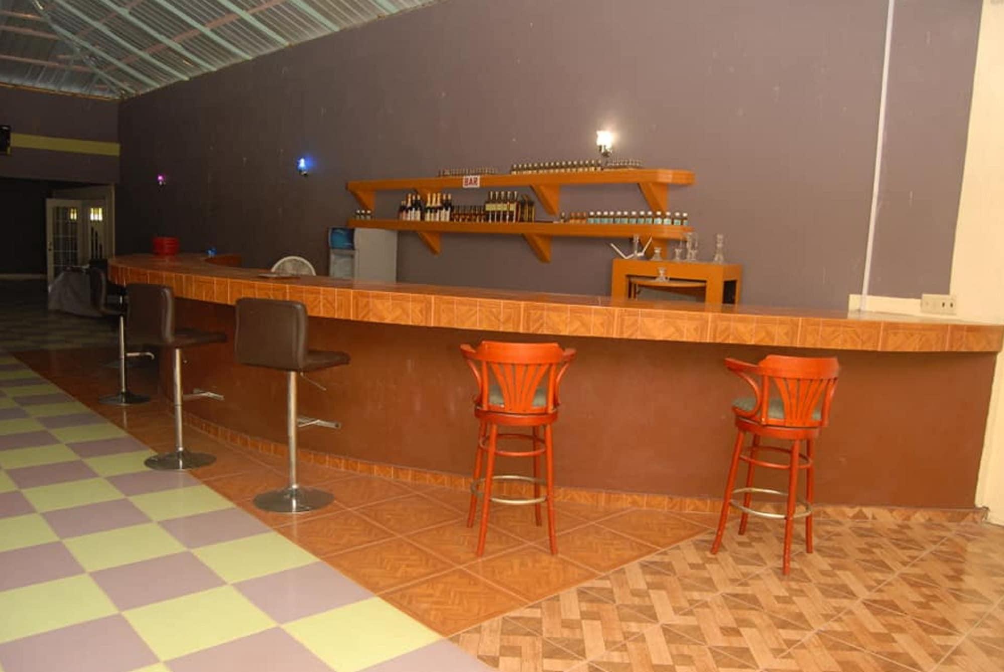 Bar/Salón Extravaganza Resort Hotel