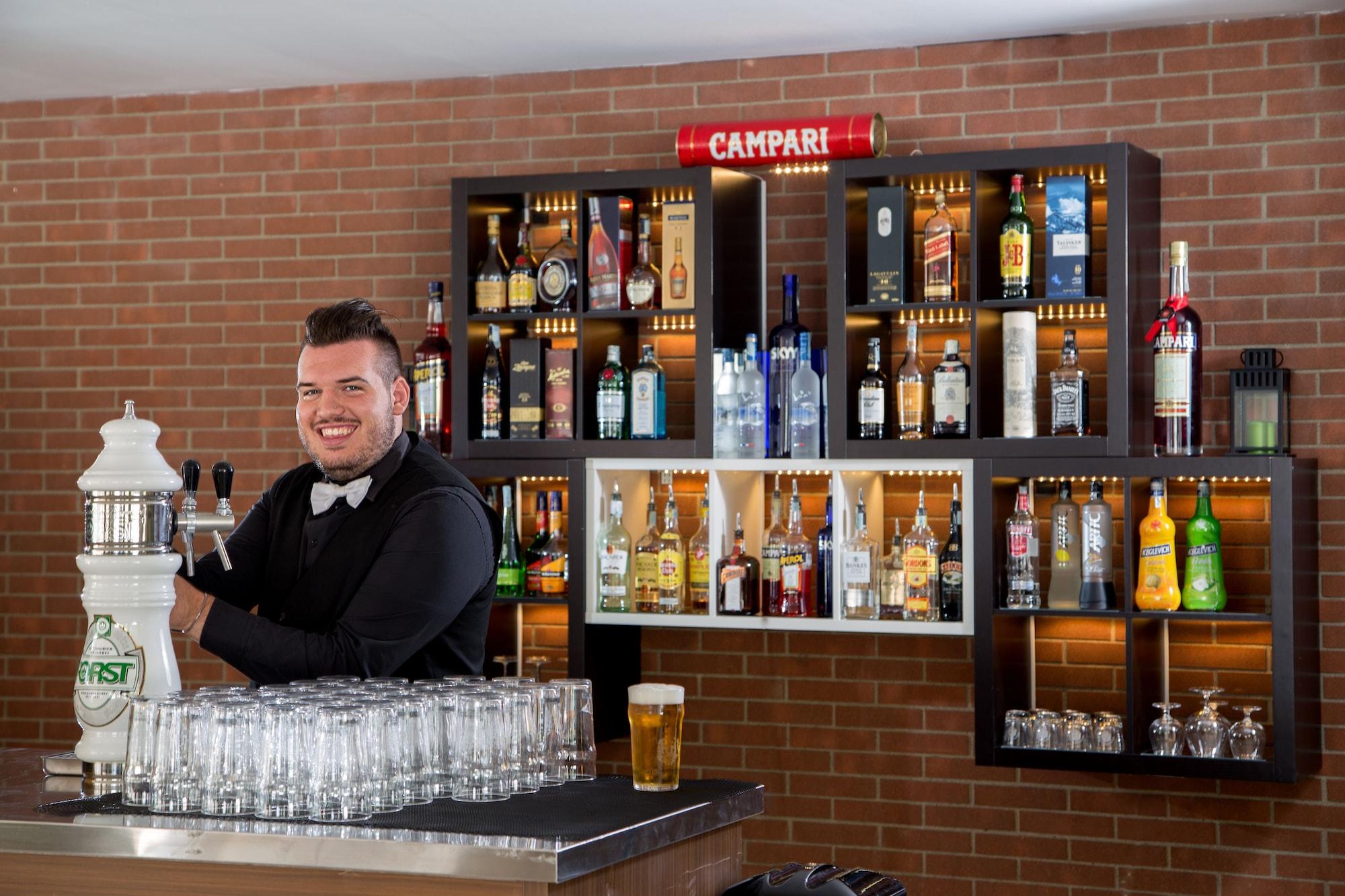 Bar/Salón Hotel Capannelle